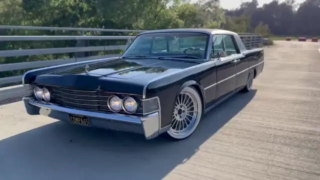Close-up of deep dish profile on 1965 Continental custom wheels