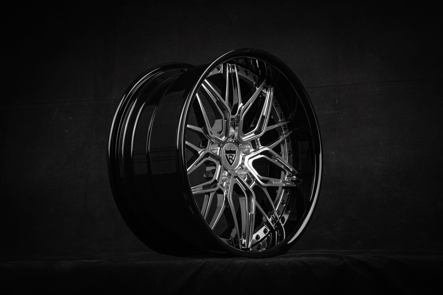 Detailed view of polished aluminum 2-piece spoke structure