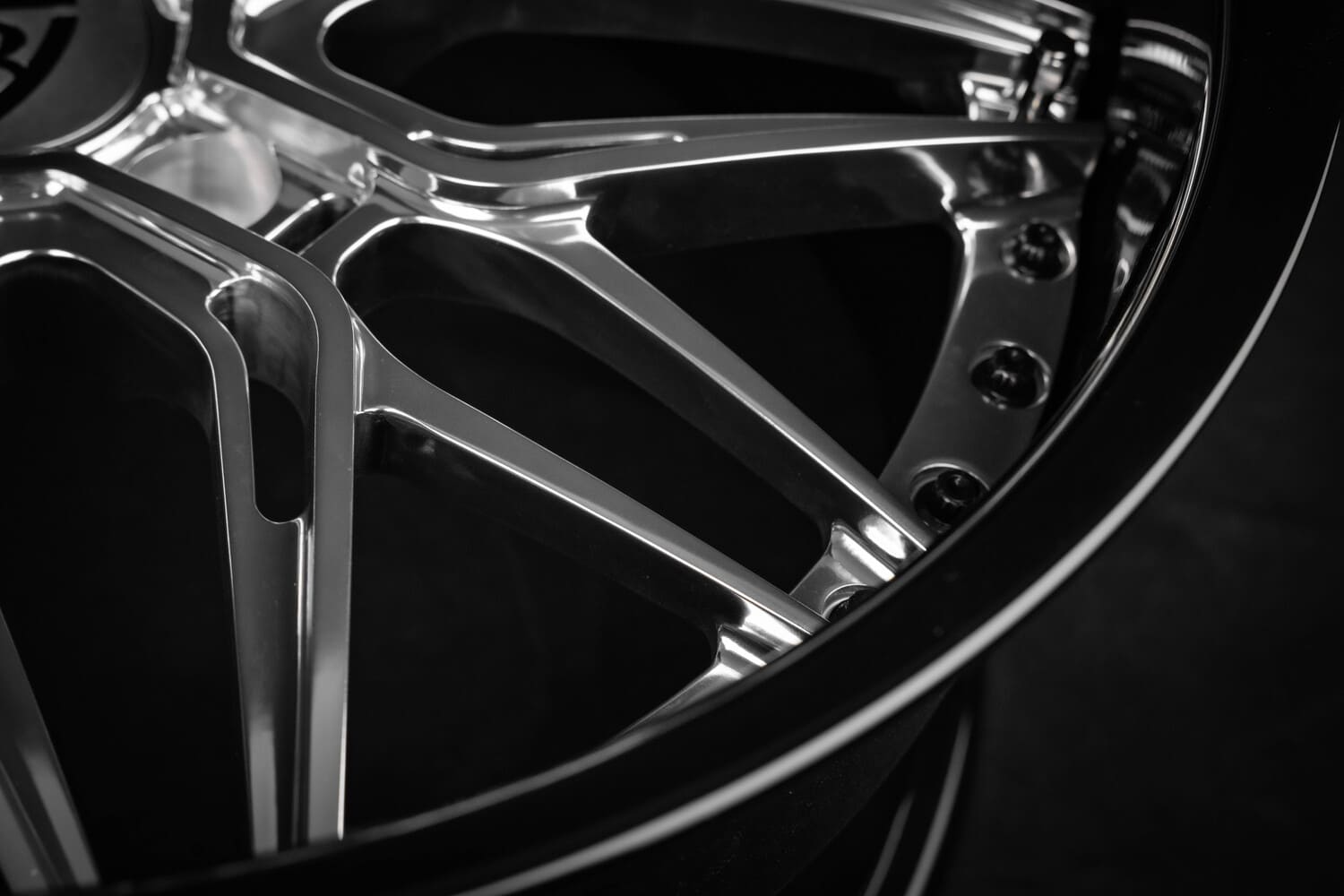 Gloss black barrel finish on RV-T081 19x9.5 rear wheel