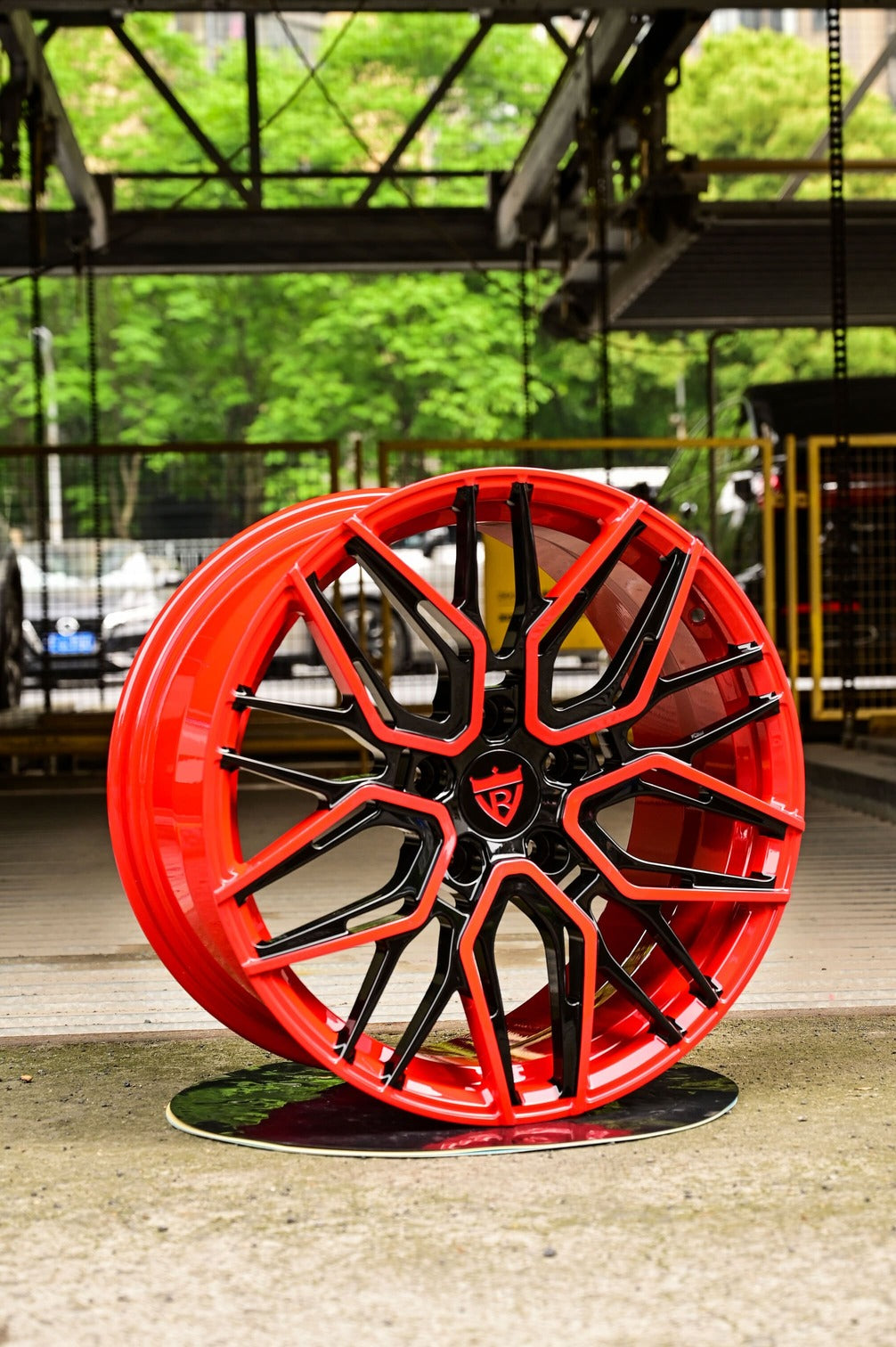 Close-up of RV-MS808 red & black forged Corvette wheels.