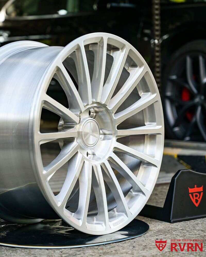 RVRN RV-MM1812 close-up – custom wheels for SL500