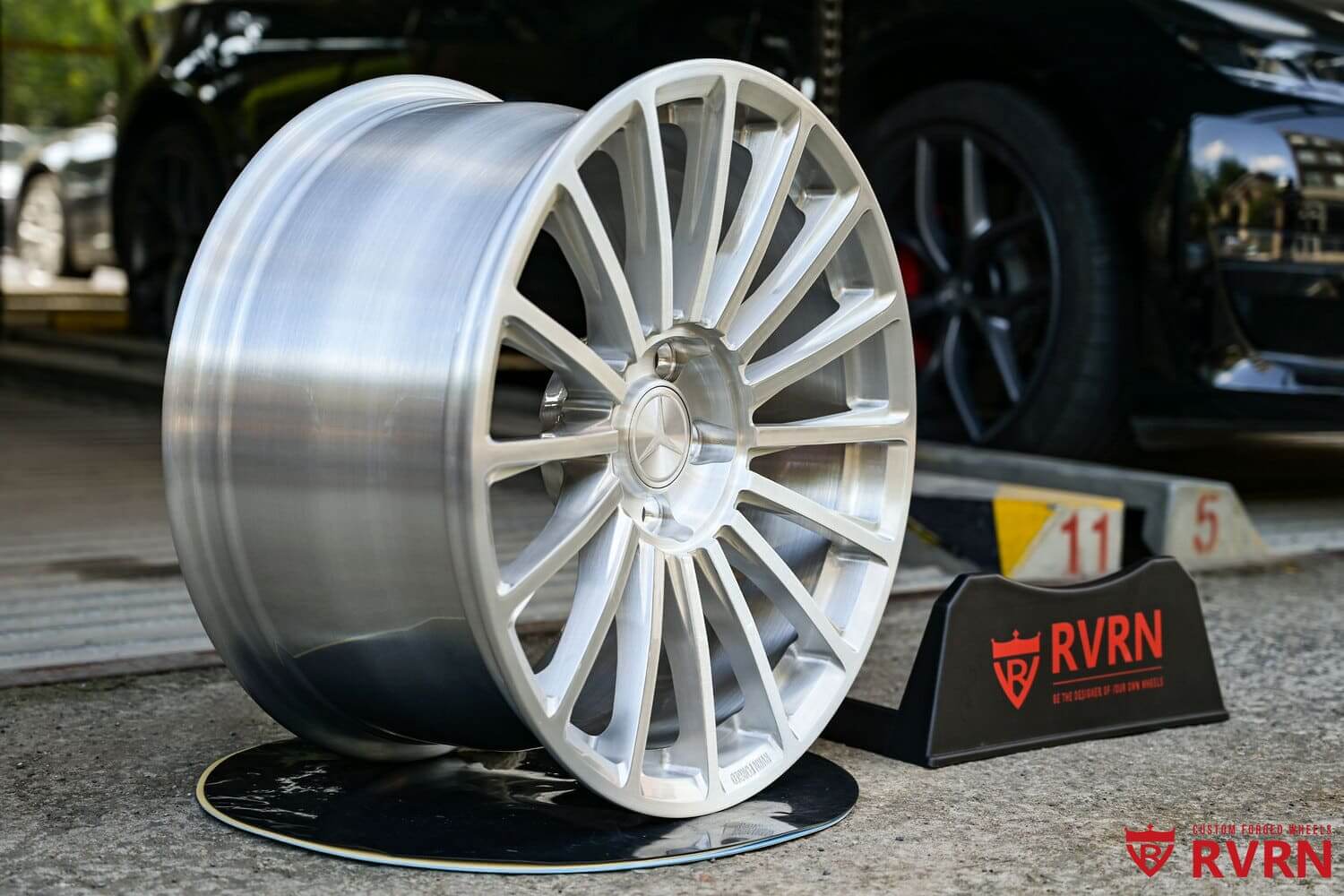 Rear view of SL500 R230 with RV-MM1812 forged wheels