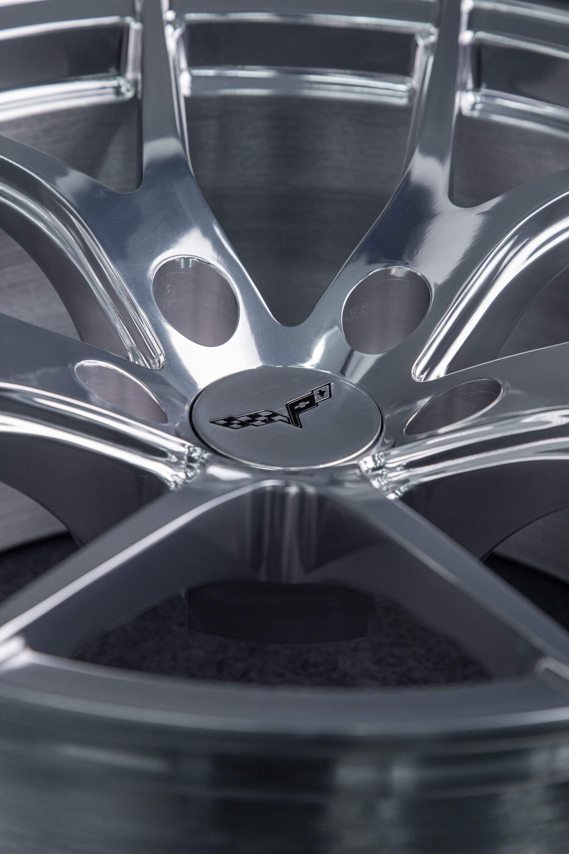 Center hub and bolt detail on polished RV-MC24 C5 Corvette wheels.