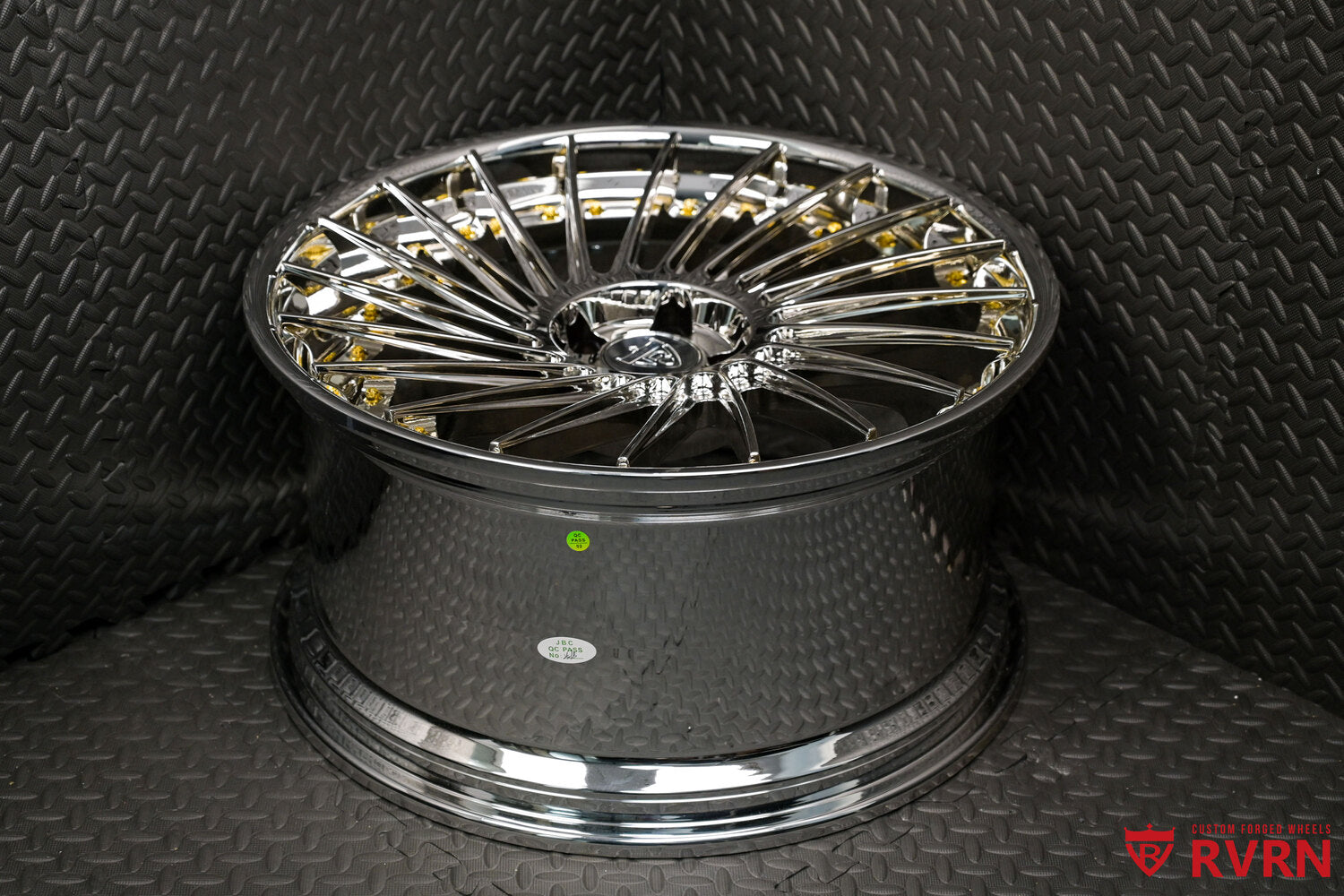 Chrome wheel lip detail on RV-DN01 forged rims Mercedes Benz CL600