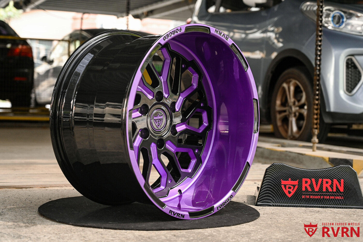Black and purple forged wheel finish on RVRN MH01 1-piece forged wheels.