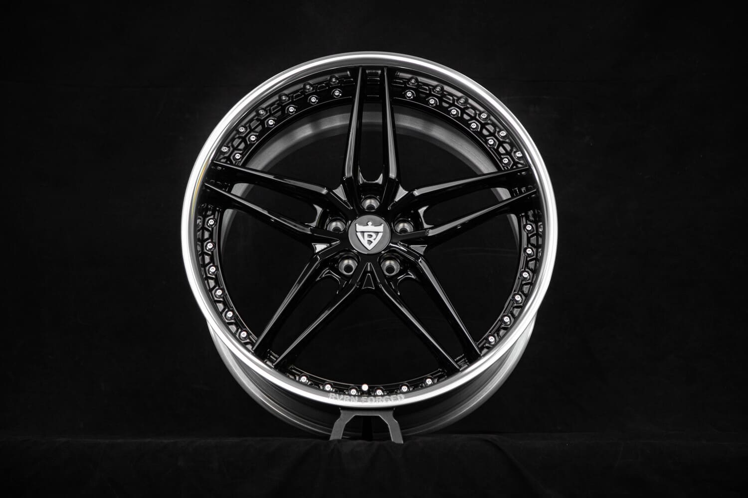 Polished aluminum barrel on RV-DP03 custom AMG wheel