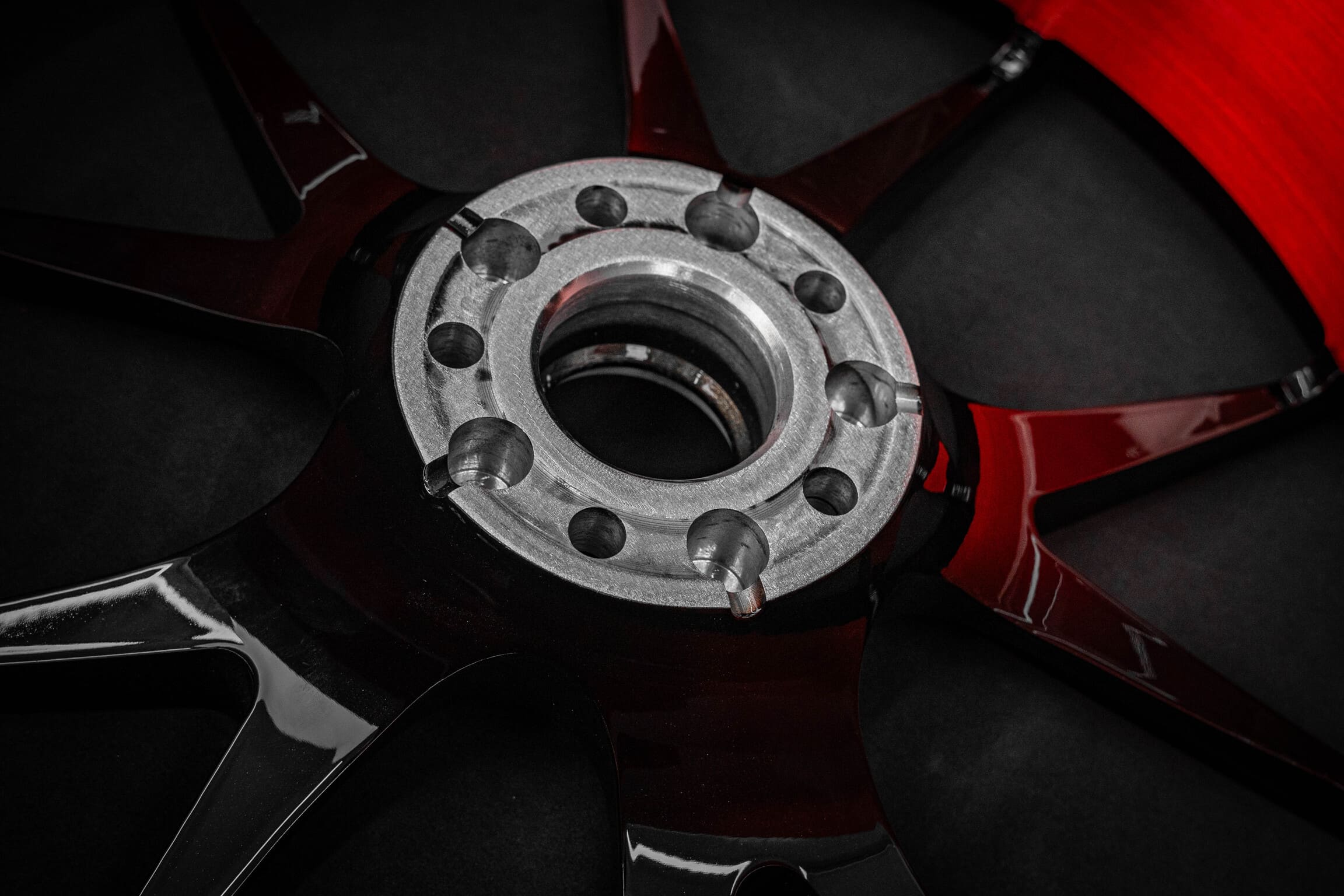 Deep dish forged RV-MR05 wheels on ML63 AMG – red and black finish