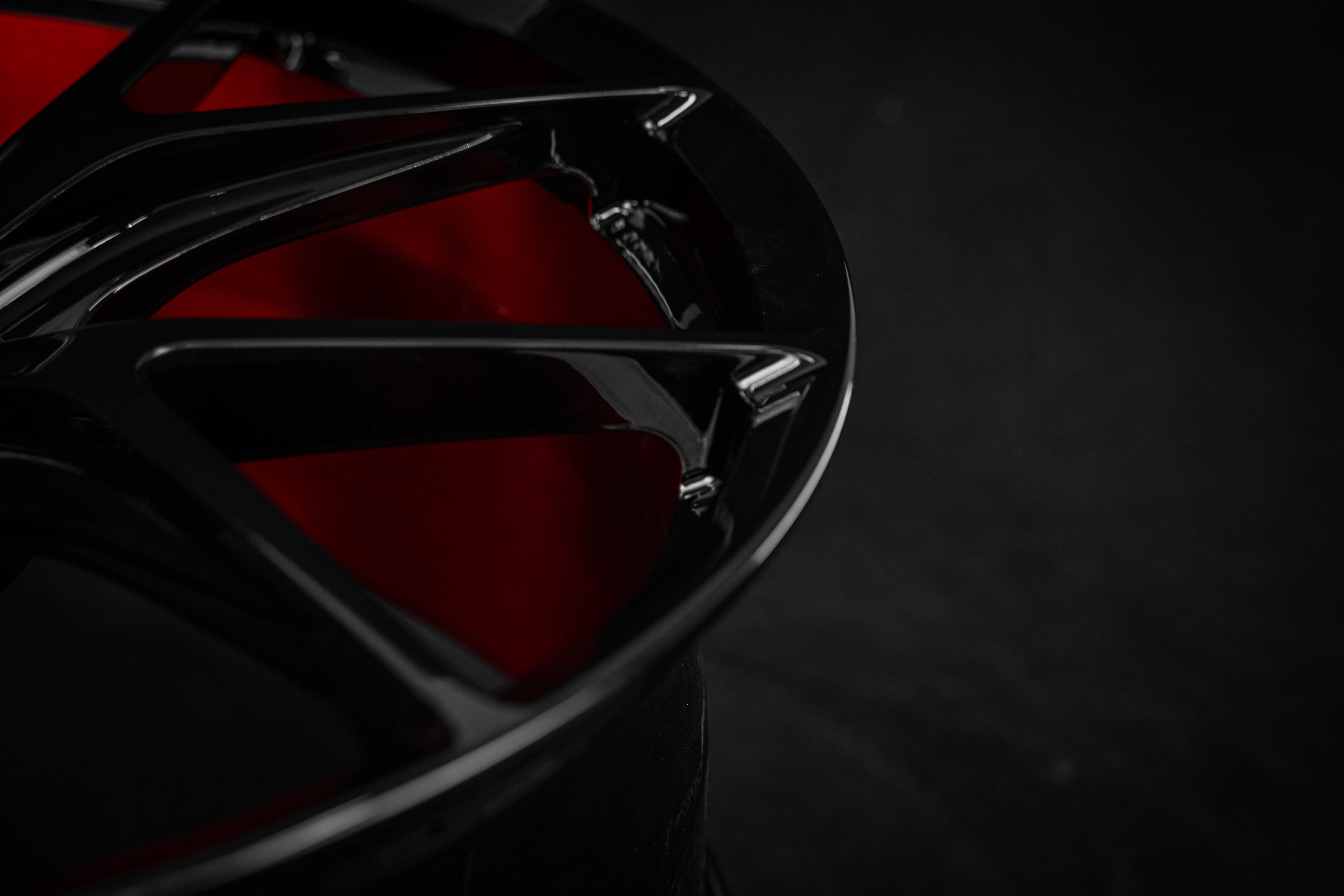 Red and black forged wheels for Mercedes-Benz SUV by RVRN