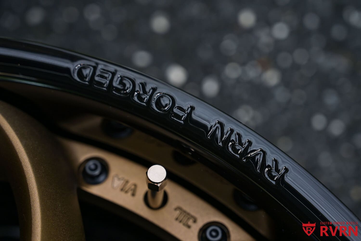 Striking bronze and gloss black combo for Alfa Romeo RV-DS016 wheels