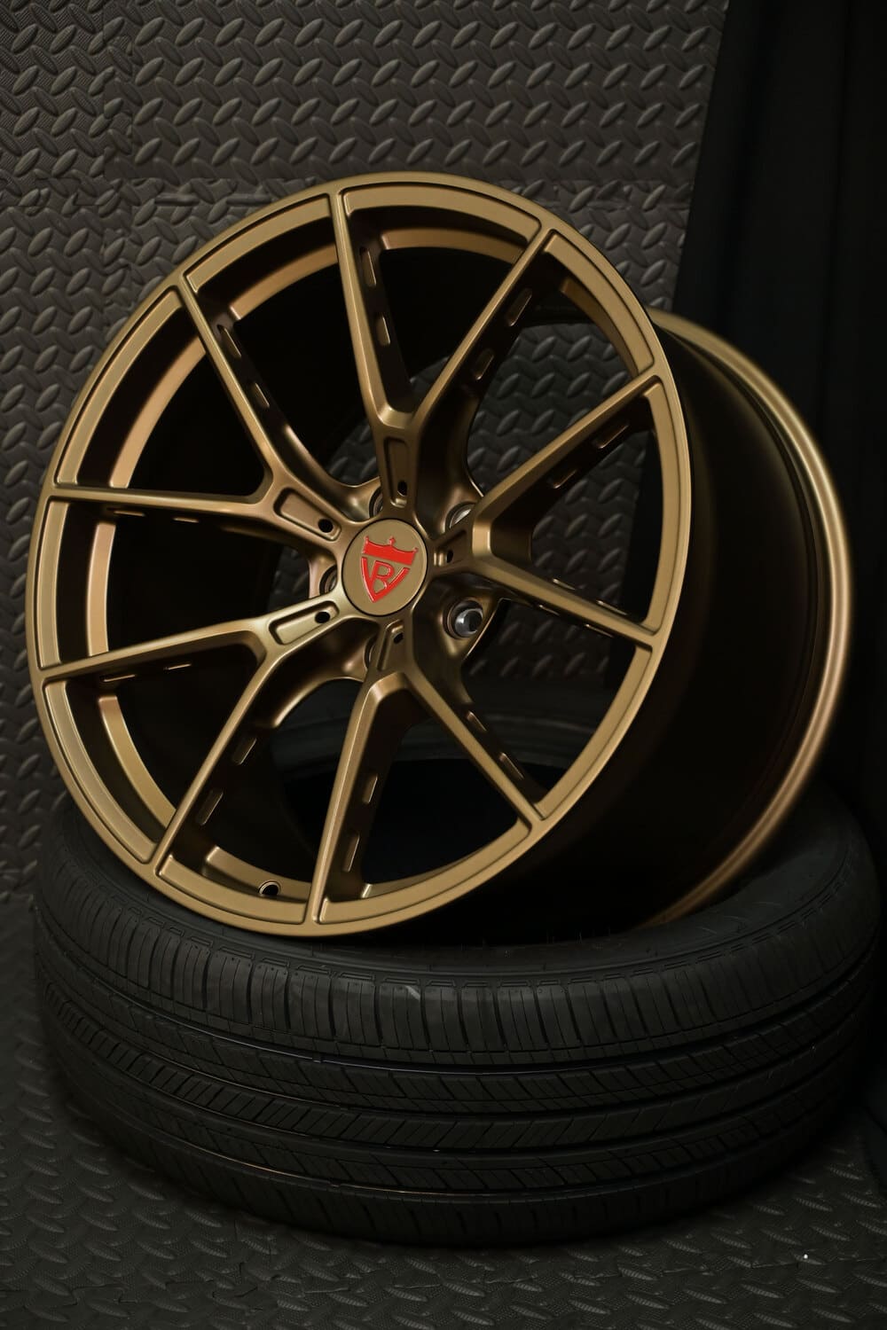 Close-up of RV-MB373 spoke design for Mercedes Benz E-Class Coupe