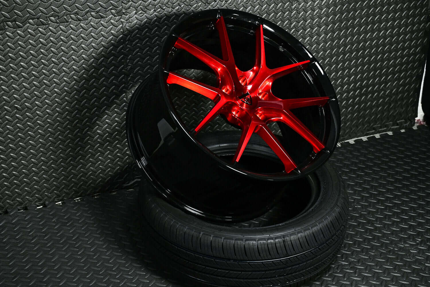 Perfect flush fitment of RV-MR05 red and black forged wheels on Corvette C7.