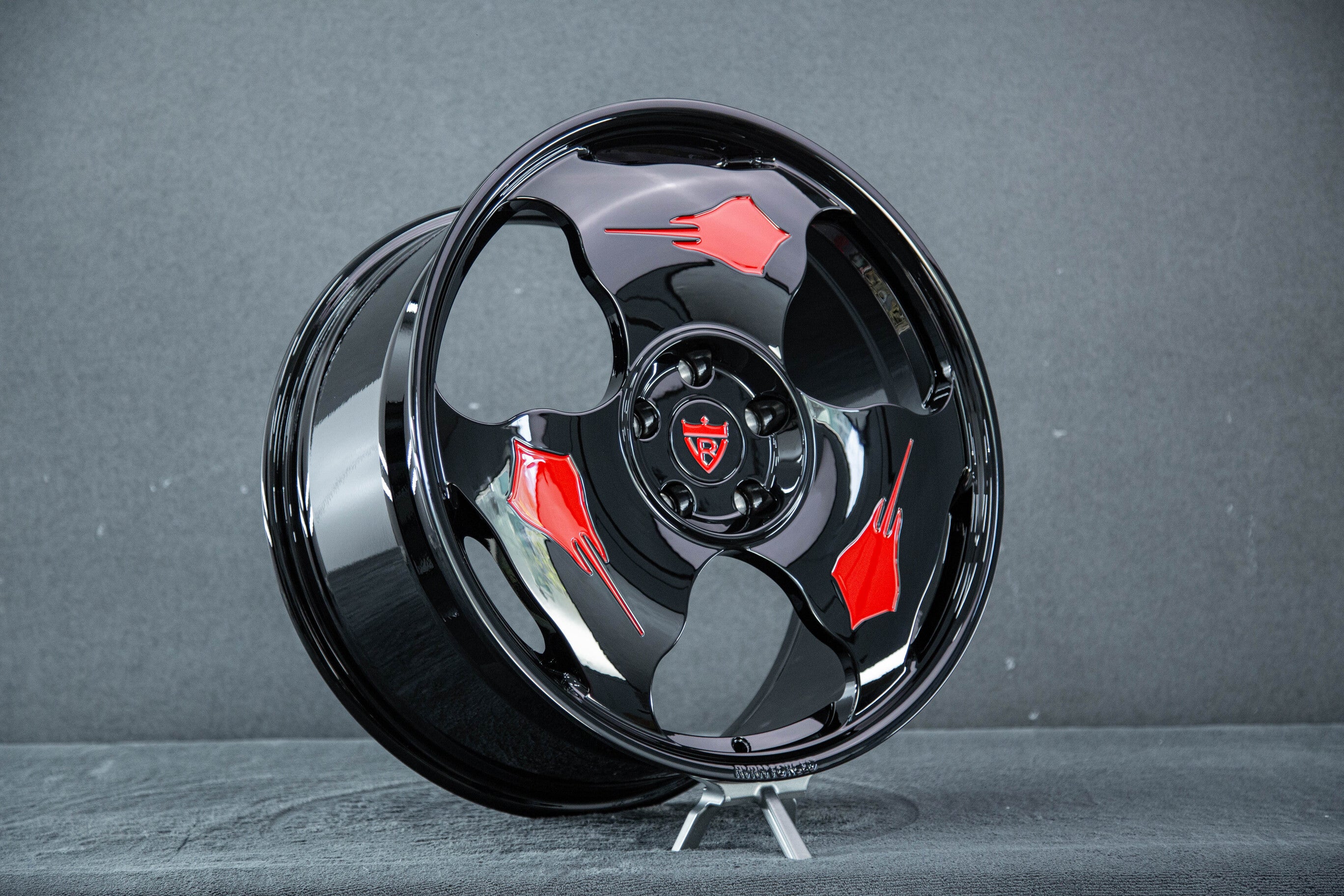 Detailed side profile of RV-MC20 unique forged wheel design