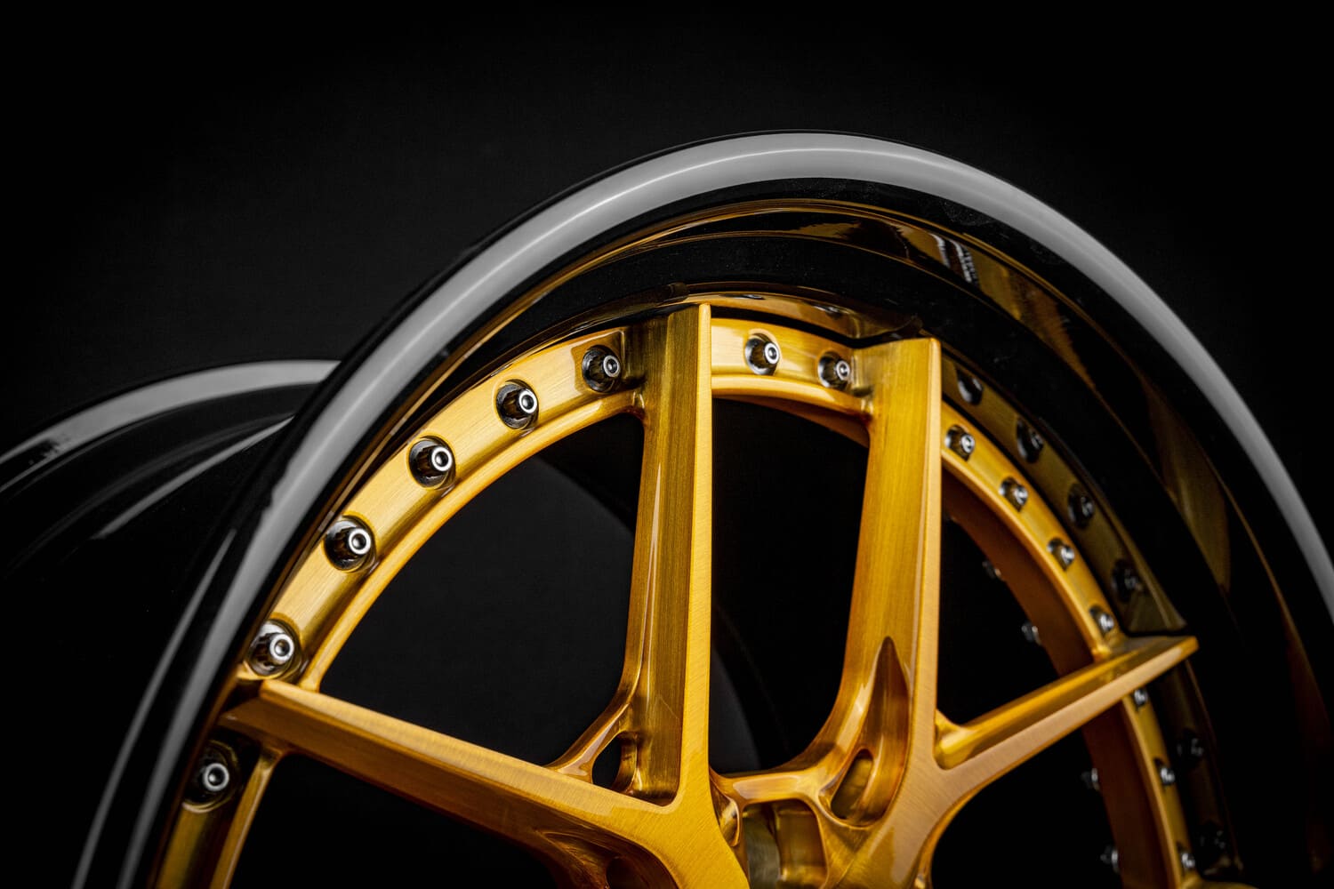 RV-DR08 20x9.5 deep dish wheels on 2015 Bentley GT, front angle