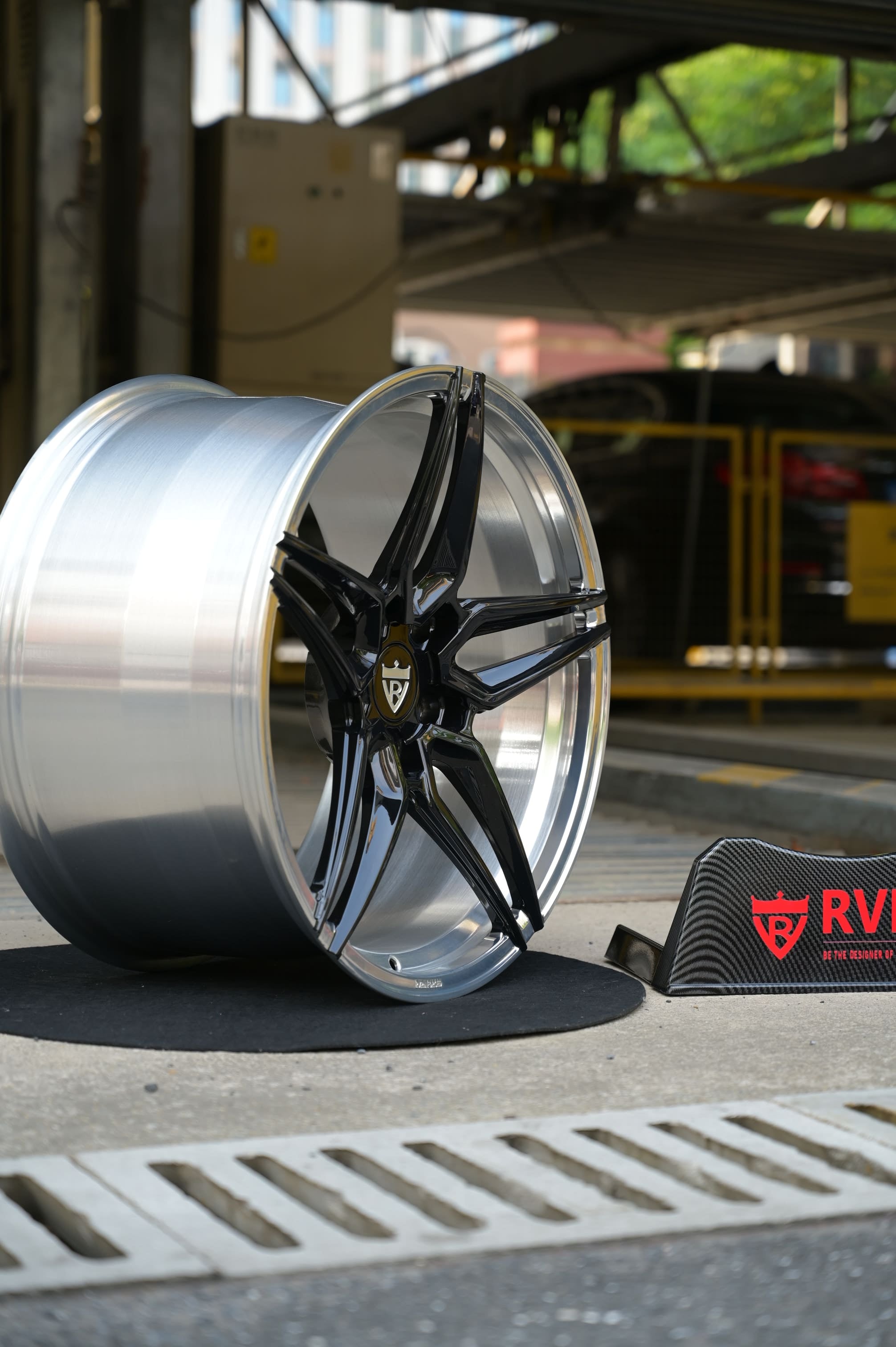 20x11 rear forged wheel for 2015 Porsche Panamera – custom polished lip