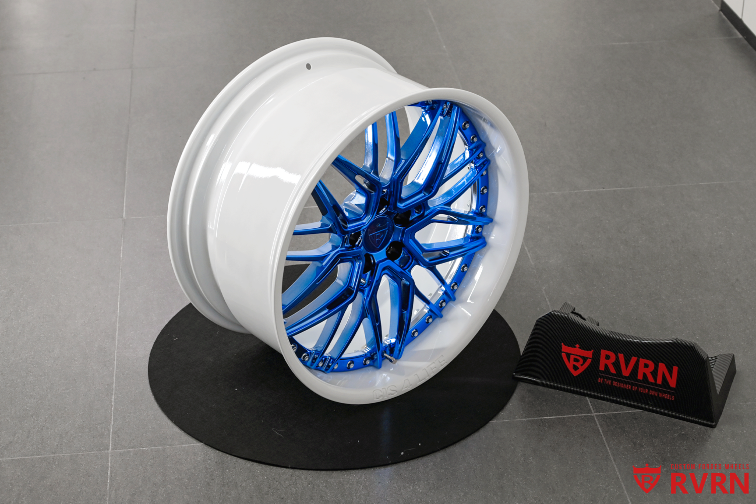 Jaguar F Type aftermarket wheels closeup Blue Chrome spoke Pearl White