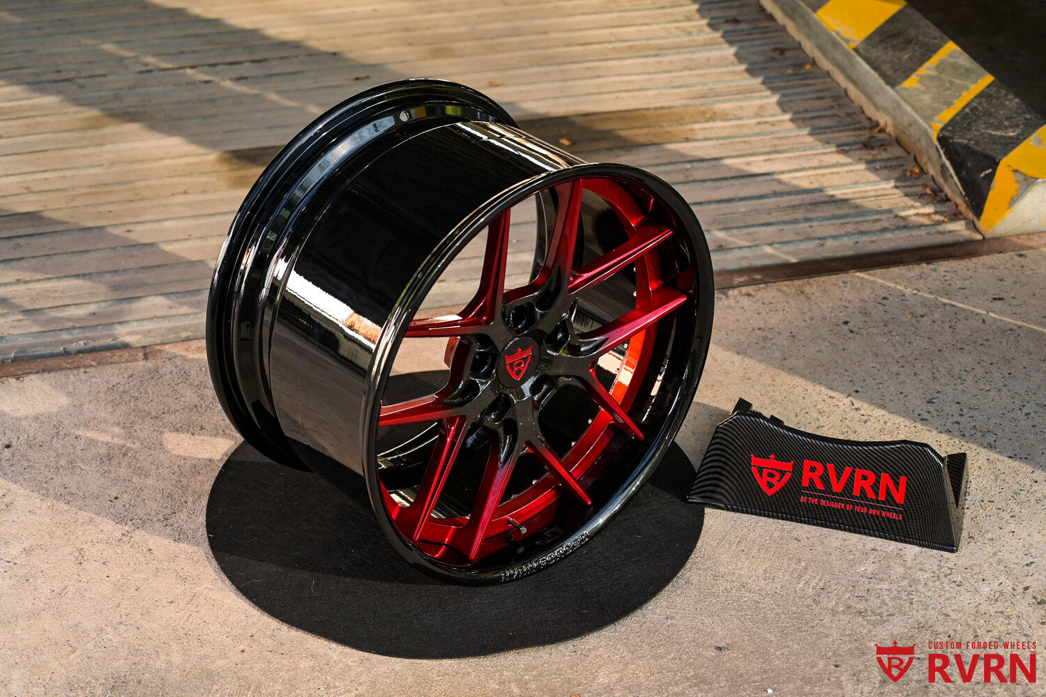 Custom C7 Z06 wheels RV-DR08 forged front view in red and black