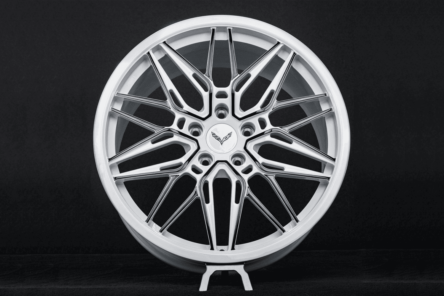 Unique forged design by RVRN – RV-MS808 for C7 Z51 in custom white and black