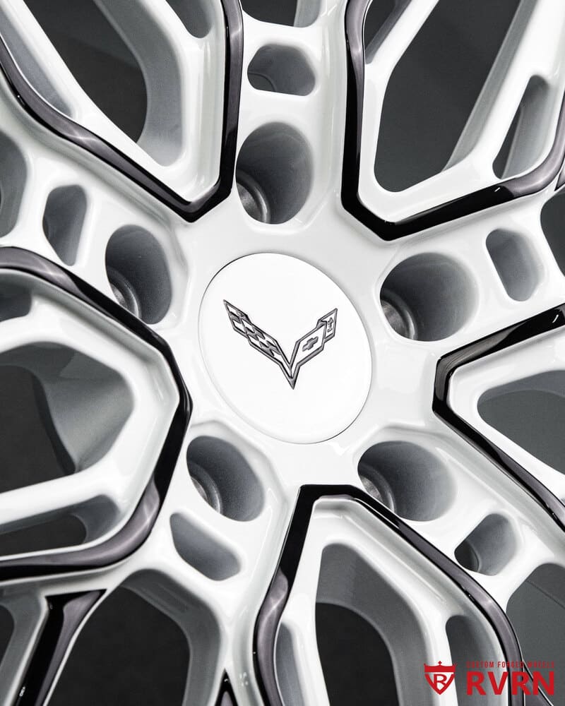 Side profile of RV-MS808 1-piece forged wheels fitted on a 2016 C7 Z51