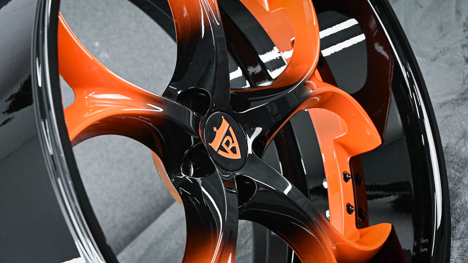 Gloss black barrel detail of RV-DS016 custom wheels for Jaguar