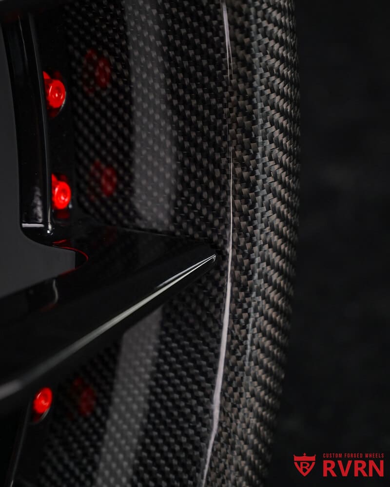 Gloss black finish detail of RV-DR08 forged wheels