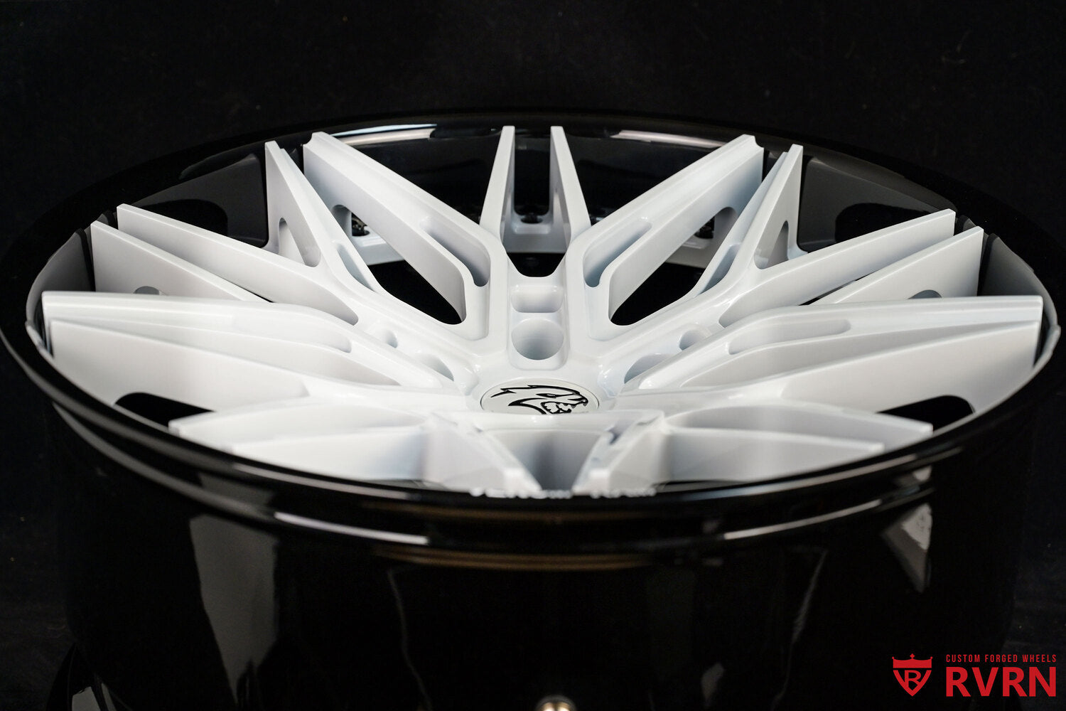 RVRN RV-T081 forged wheels featuring white spokes