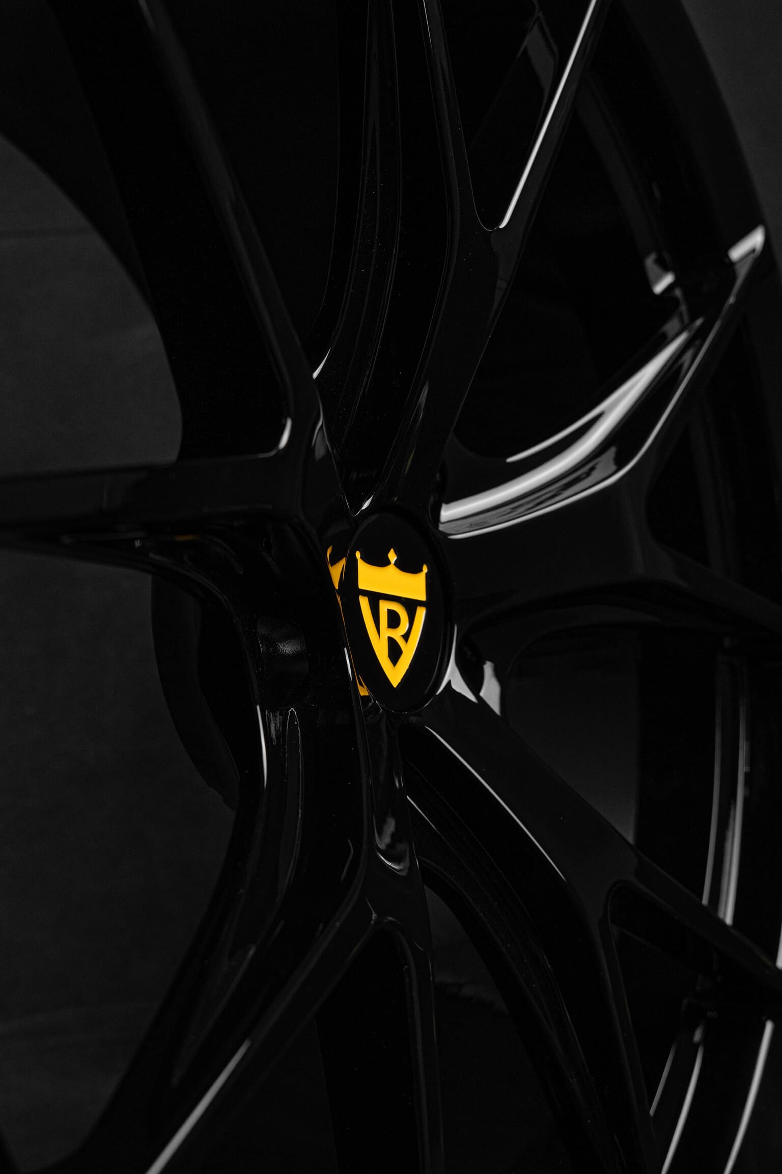 RV-MF11 custom center cap on AMG GT