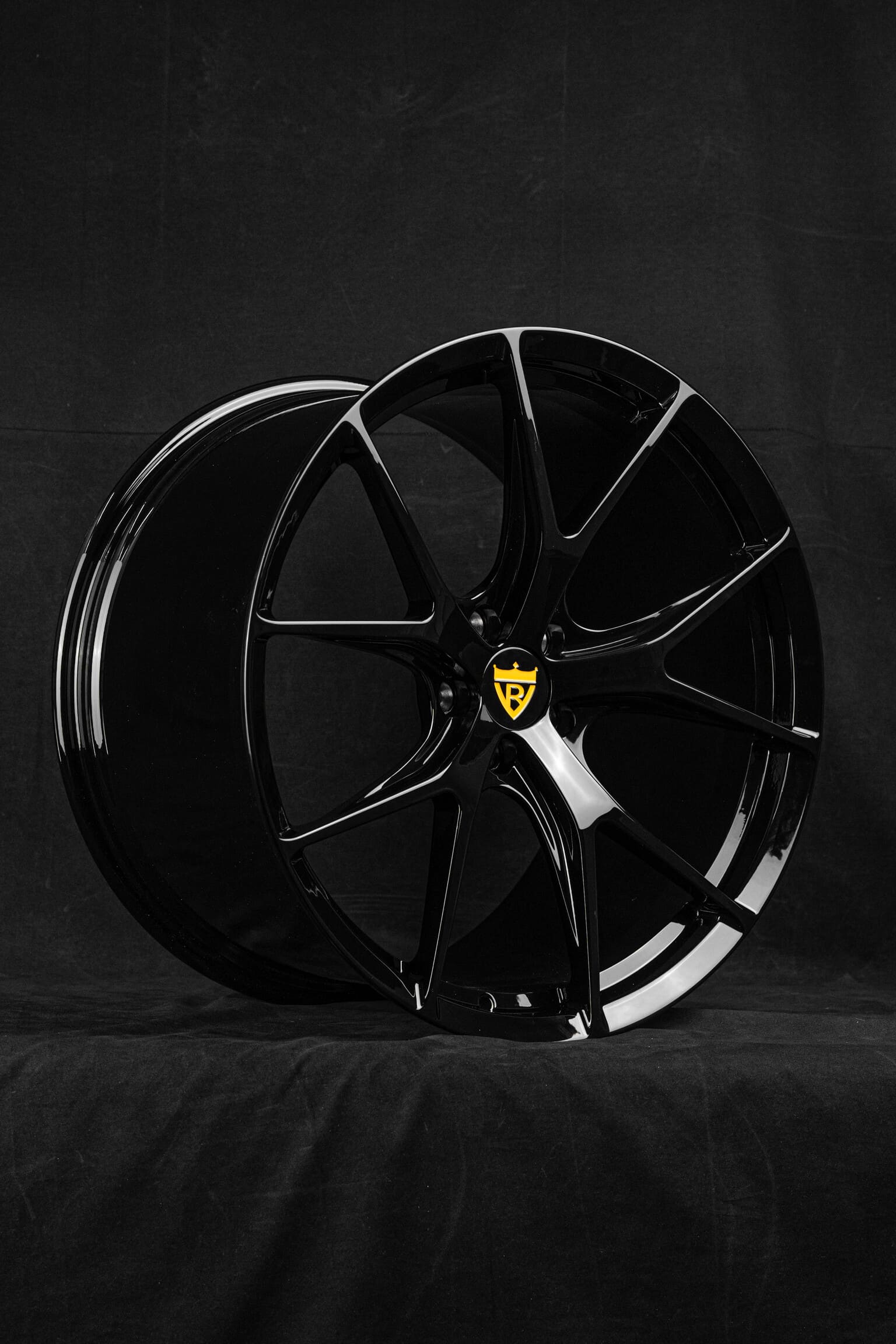 Close-up of RV-MF11 forged wheel spoke design
