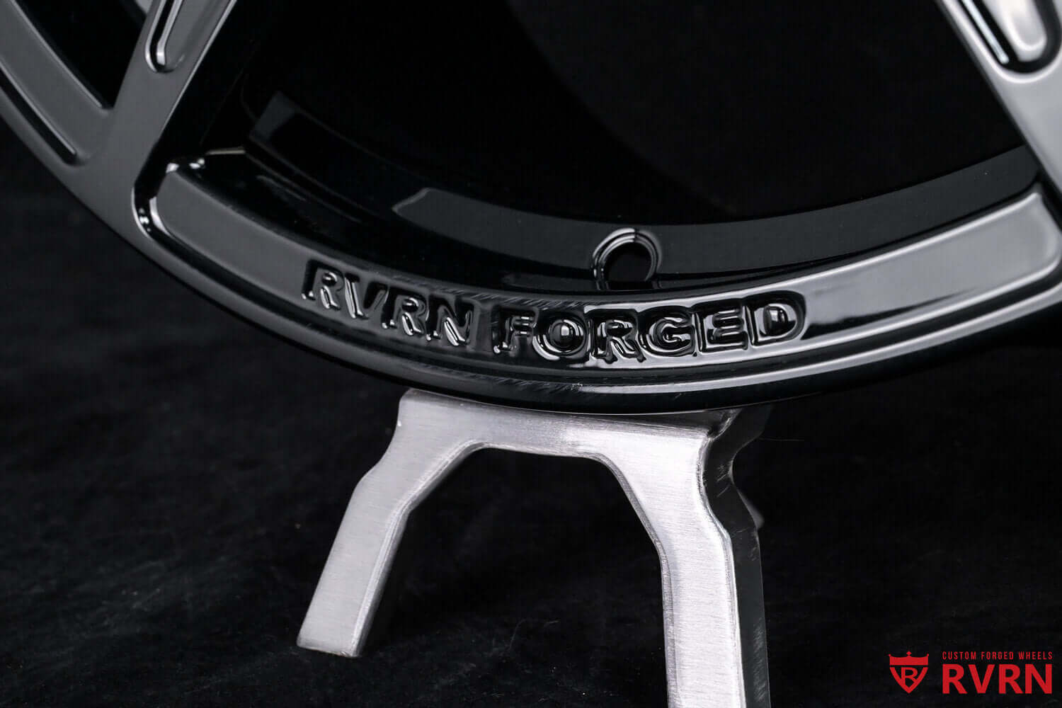 RV-MC19 18-inch custom black forged wheels designed for 1969 Camaro Z28