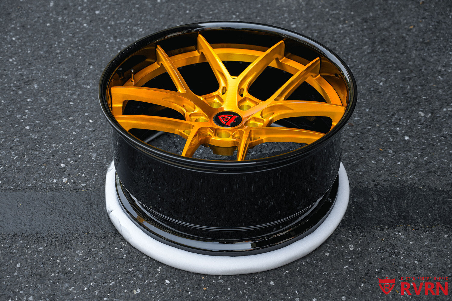 Custom forged wheels for Hellcat widebody, 22x11 RV-DR08D setup with hidden screws for a clean design.
