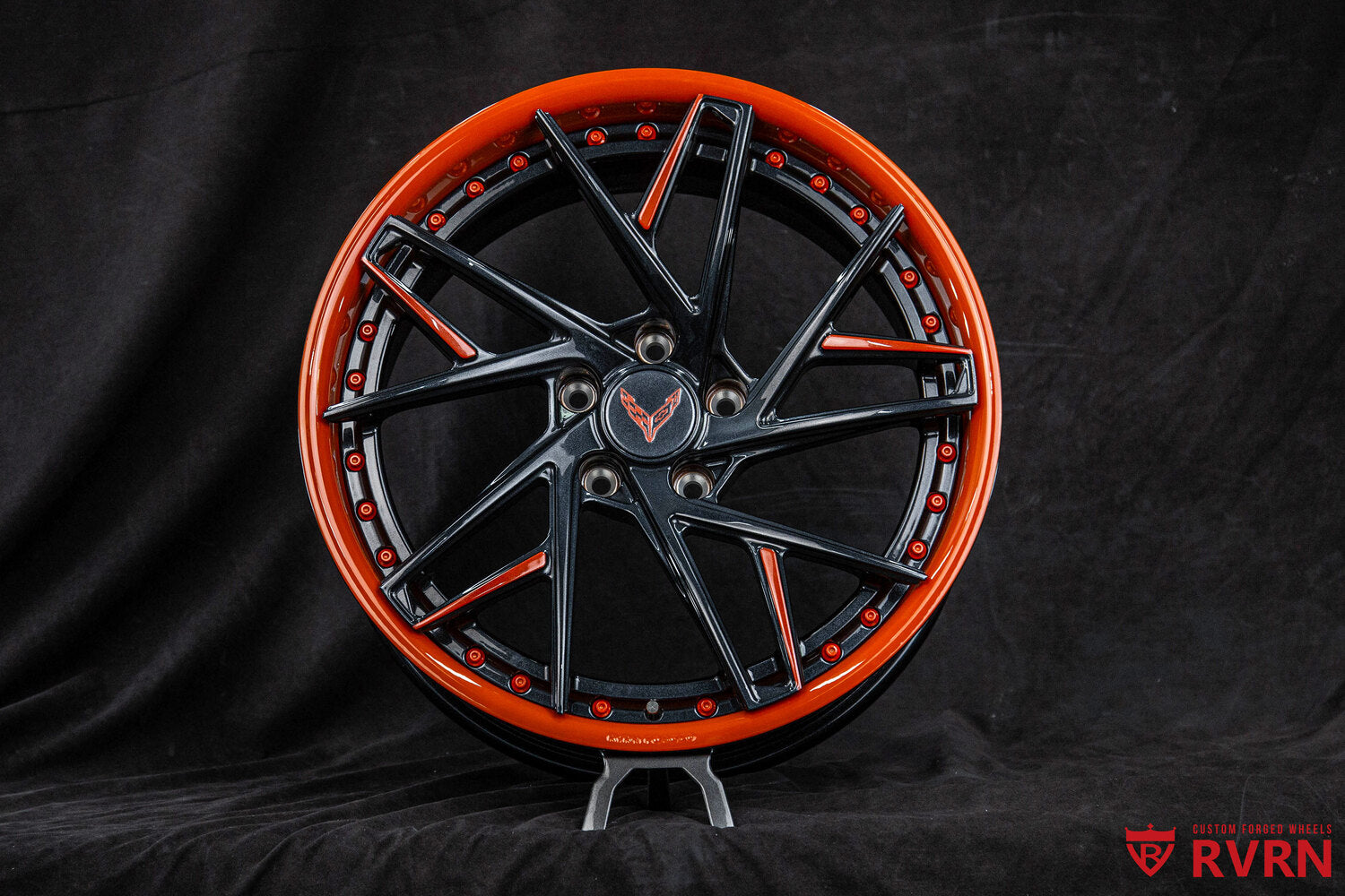 Close-up of Amplify Orange forged spokes on RV-DS74