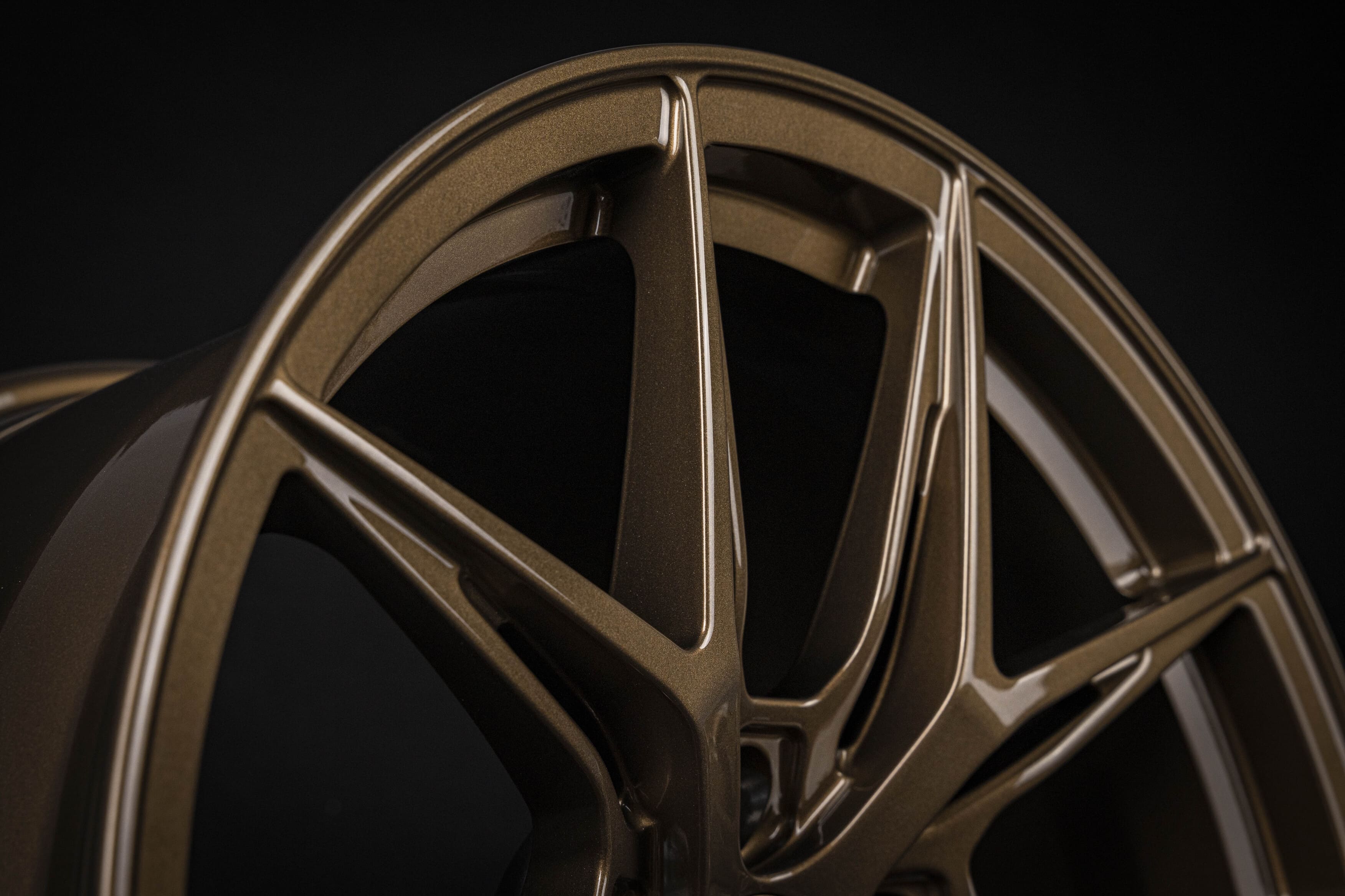 Close-up of RVRN RV-MH051 forged shiny bronze spokes for Camaro