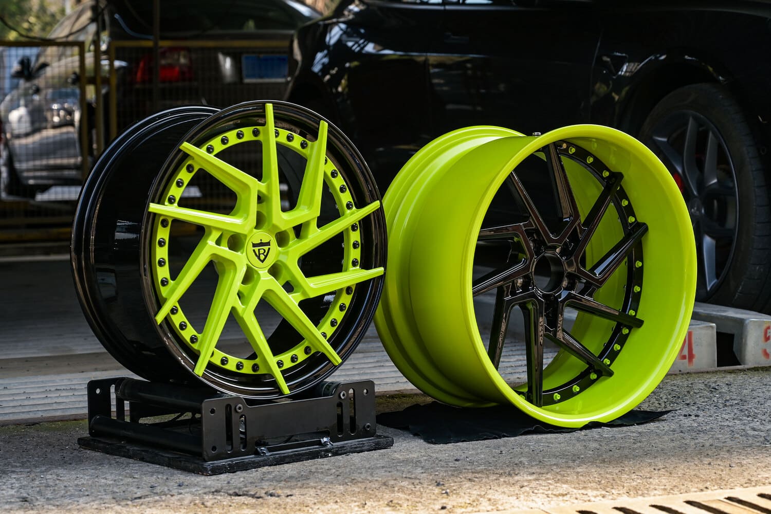 Rear view of Campagna T-Rex with gloss black spoke and green barrel