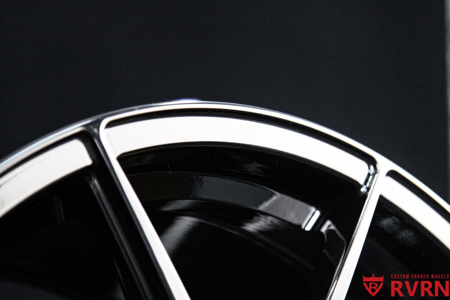 Detailed view of polished lip black rim RV-MC24 Corvette C8 Stingray