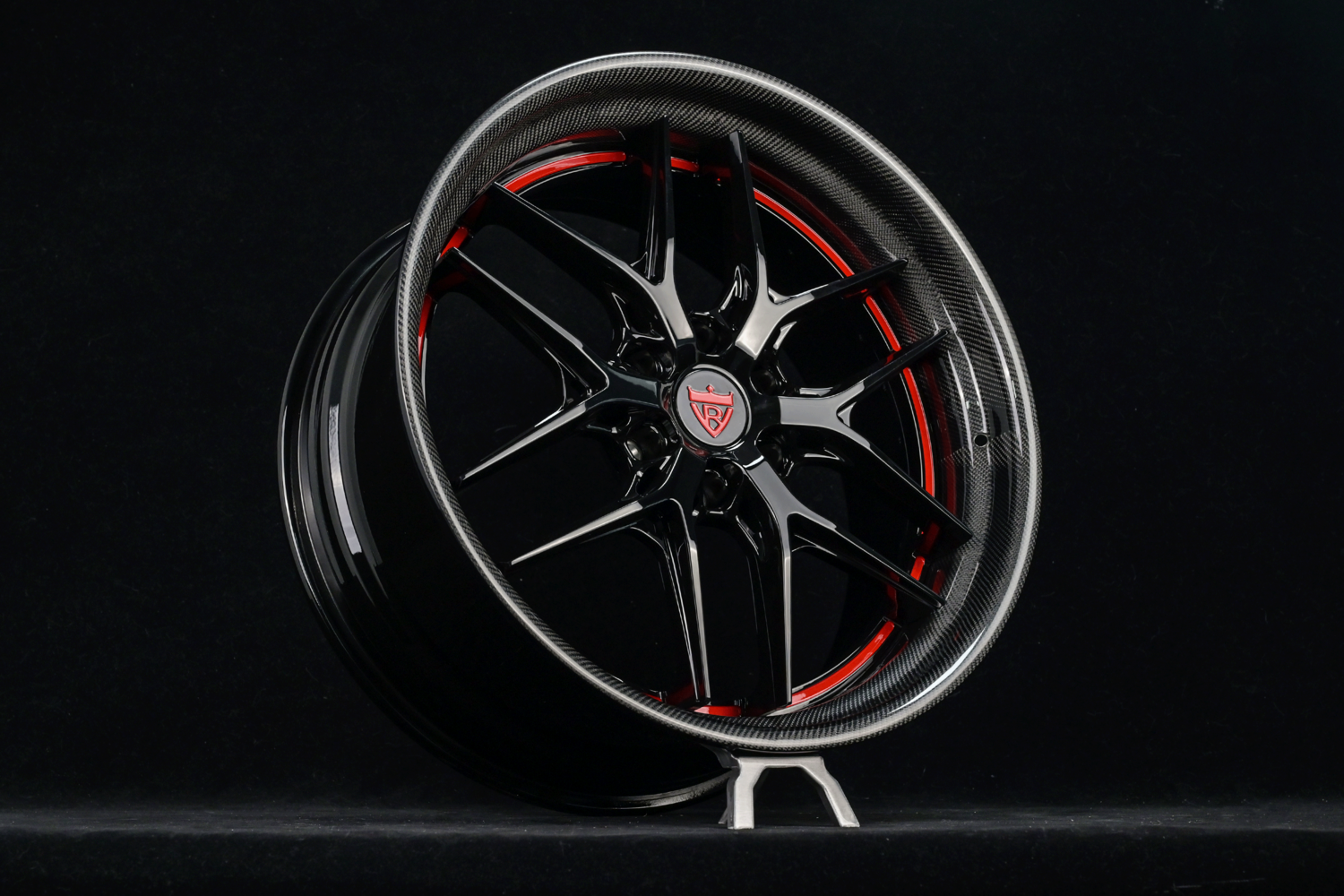 Carbon fiber wrapped lip detail on RV-DR08D Shelby Super Snake wheels