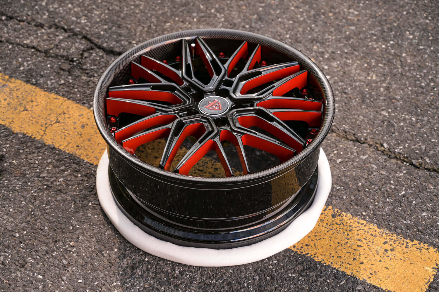 Close-up of carbon fiber wrapped lip on RV-T081 deep dish wheel for T-Rex
