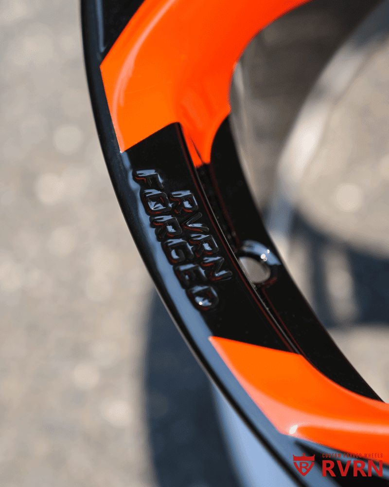 Detail of forged RV-MS016 with custom lugs and gloss black inner barrel