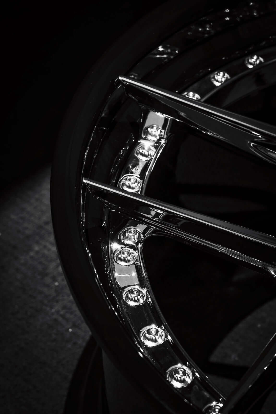 Close-up of 2024 Corvette C8 Stingray RV-DR08 chrome black custom forged RVRN wheels.