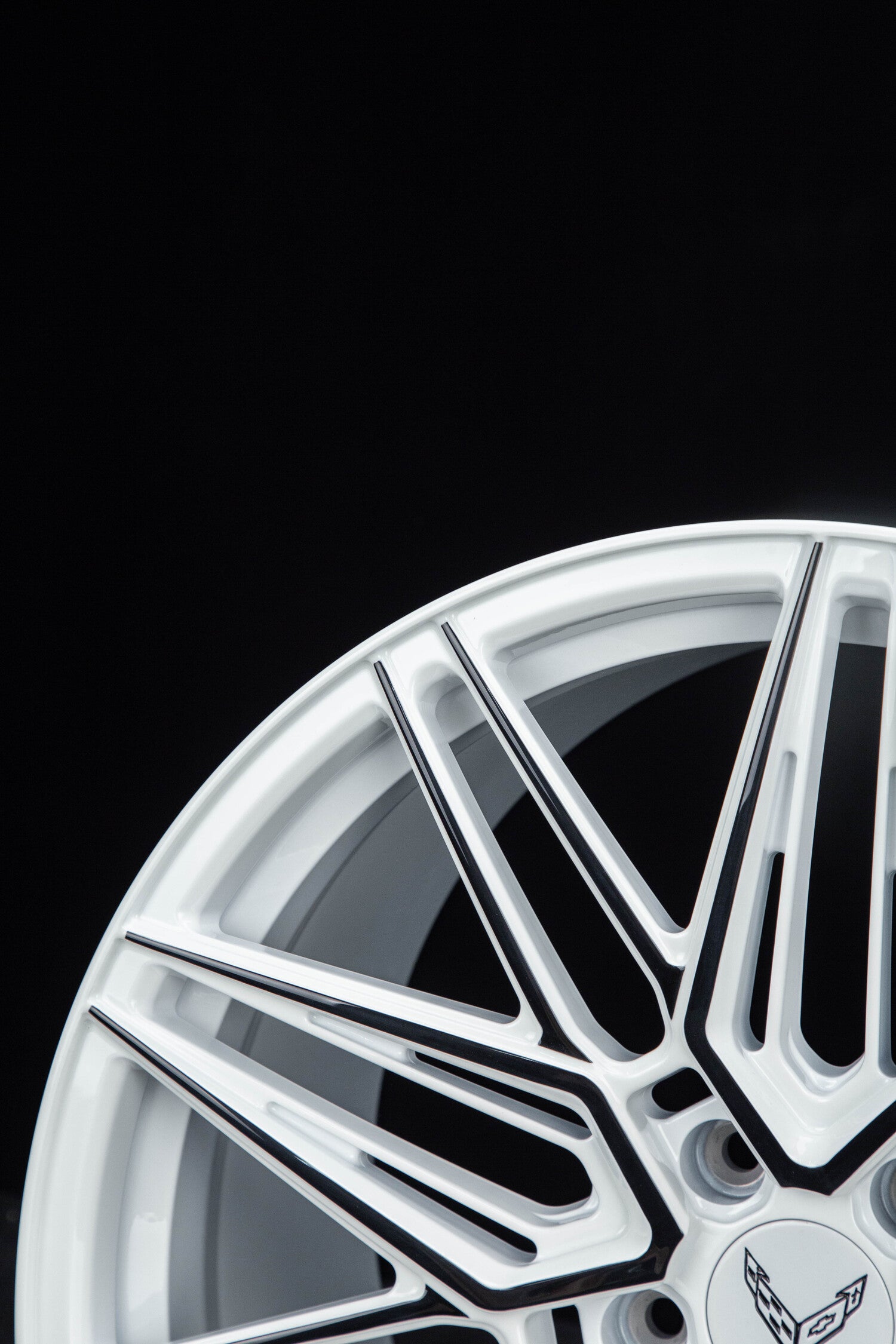 Pearl white spoke detail on RV-MS808 forged wheels for Corvette C8 Stingray