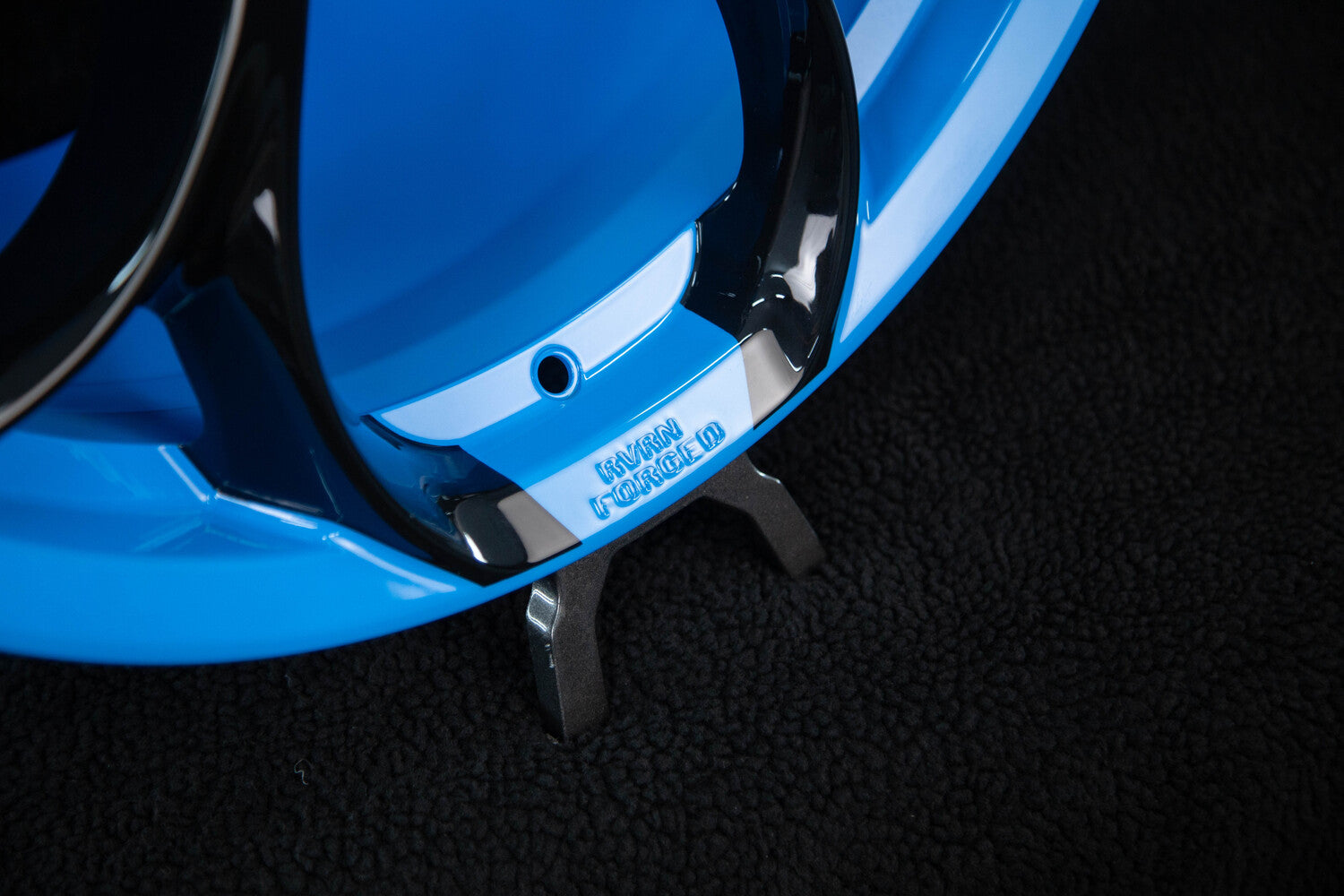 Side profile of 2025 Corvette C8 Z51 forged wheels 21 inch black and blue design