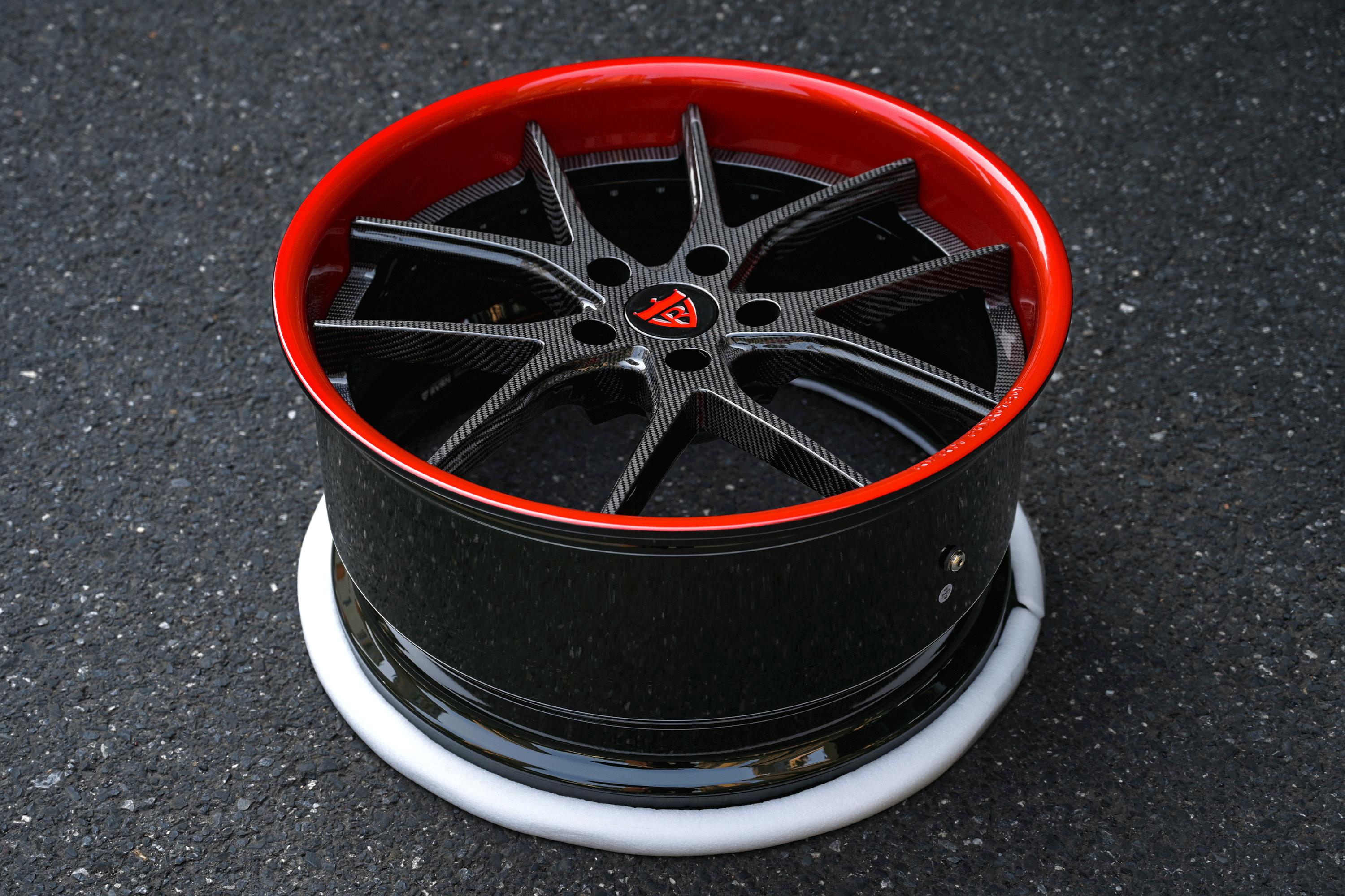 RVRN custom 21-inch carbon fiber spoke wheel for 2023 Aston Martin V8 Vantage