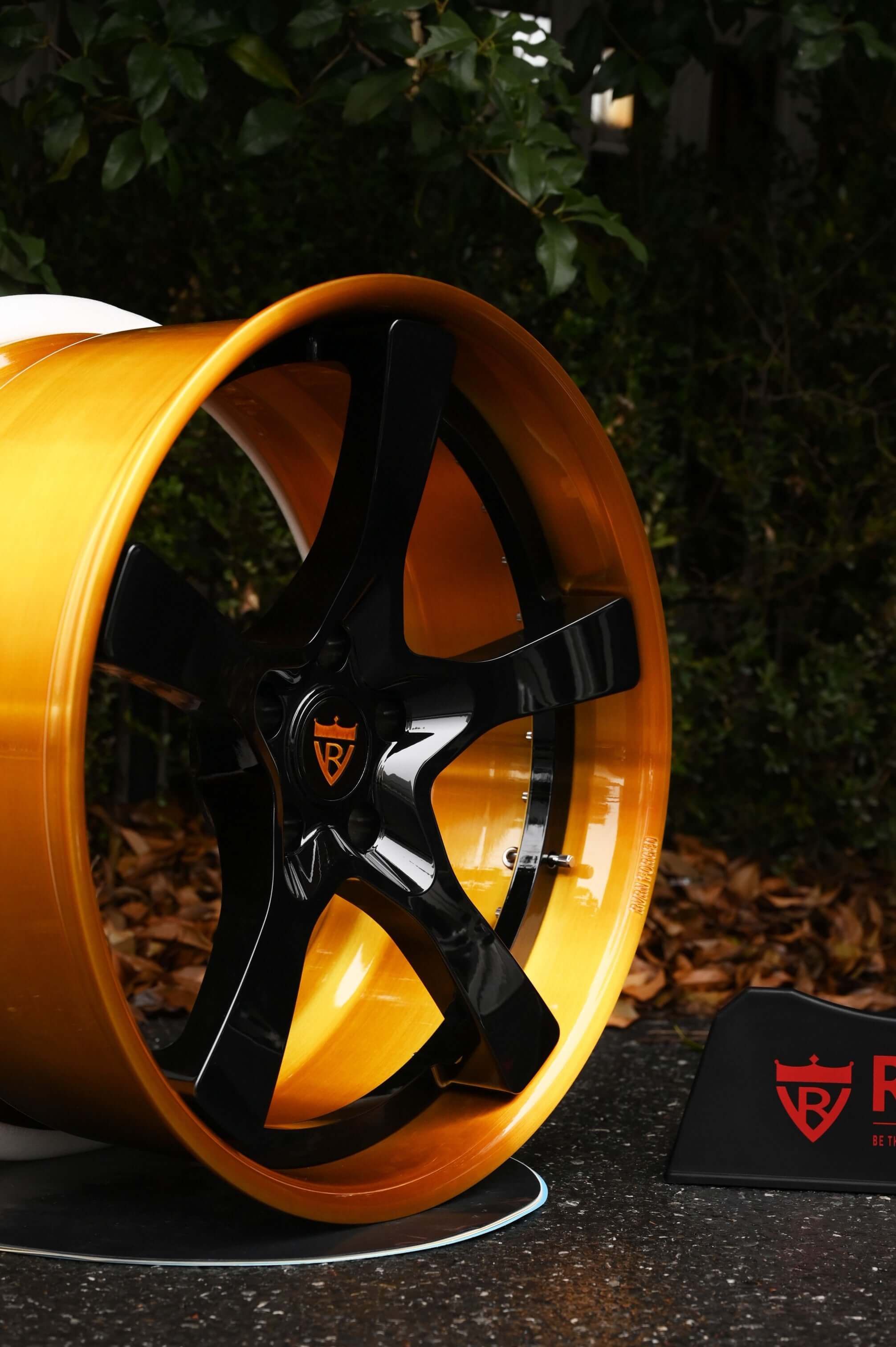Close-up of RV-DP223 22x11.5 rear wheel with flush fitment on 2011 Porsche Cayenne.