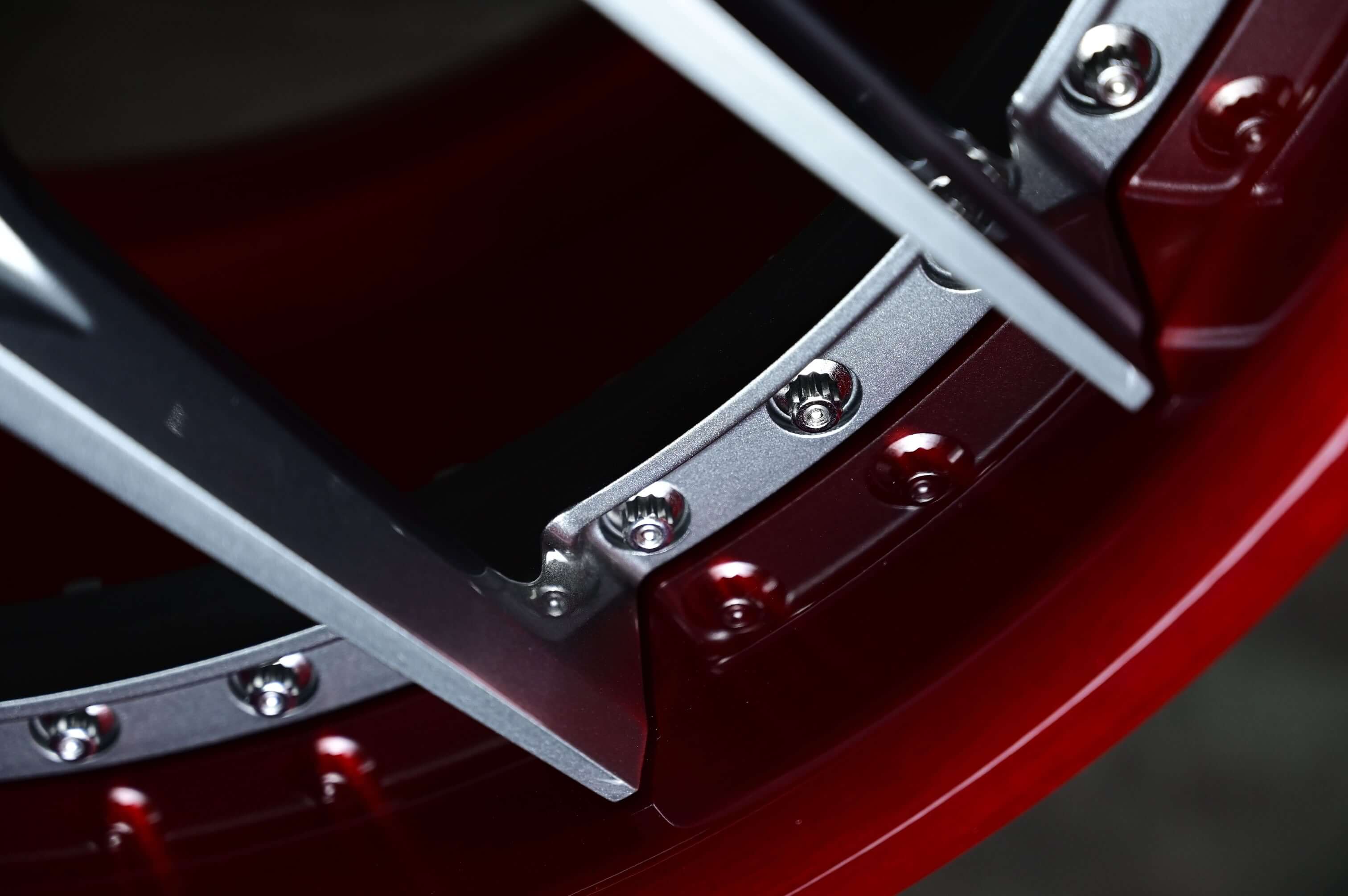 Close-up of RVRN RV-DR08 deep concave spoke design – lightweight forged construction