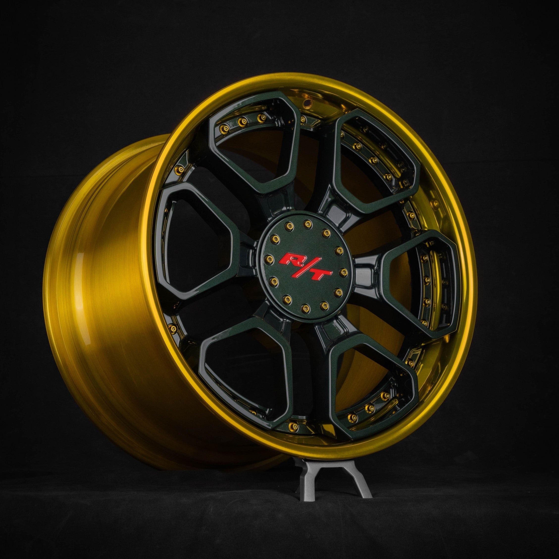 Glossy 6-lug Dakota RT wheel for Dodge Dakota with black and gold finish