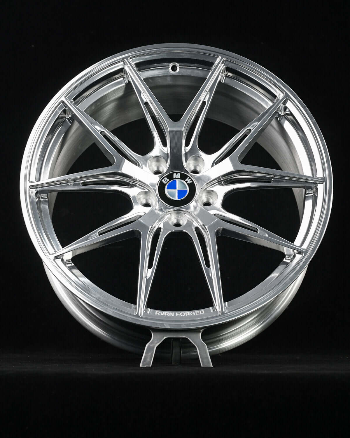 Front view of 2022 BMW 530i with 19