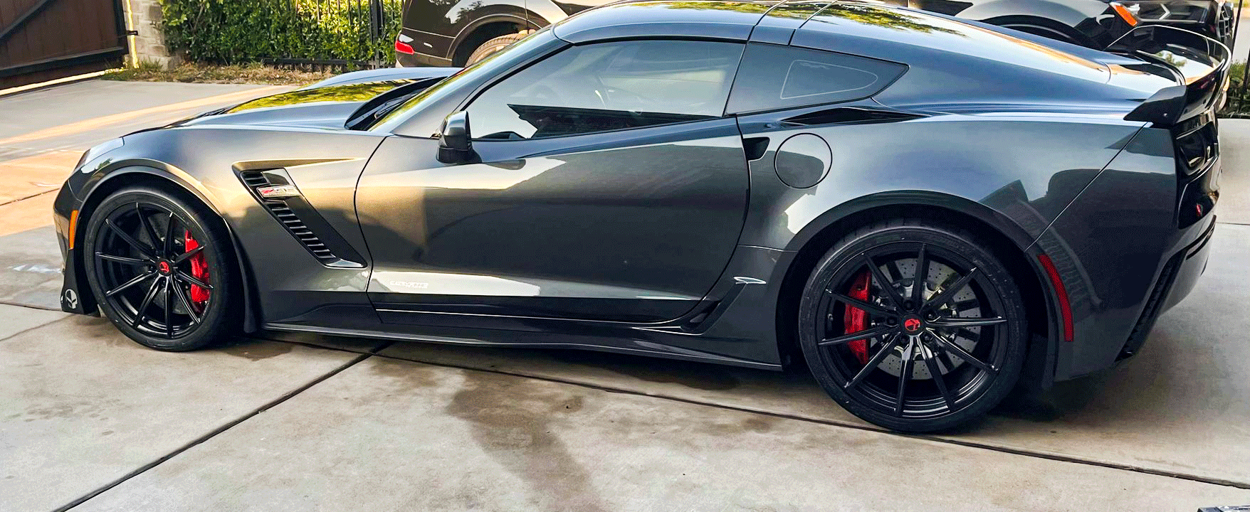RV-MJ02 custom forged concave wheels mounted on a black 2019 c7 Z06 with z07 package in 20x10/21x12 OEM size.