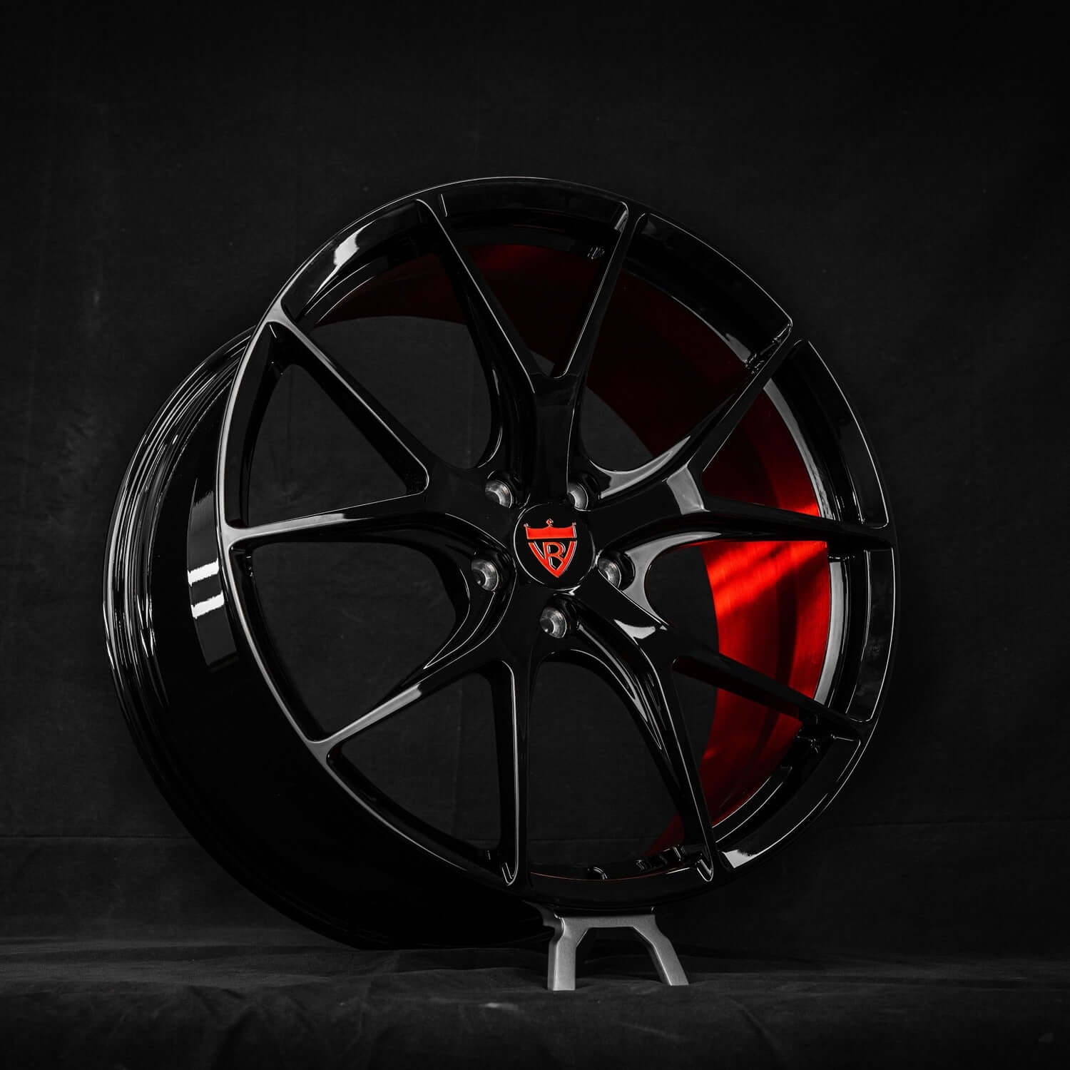 Custom forged monoblock RV-MR05 lightweight wheel for Mercedes-Benz, featuring Y-spoke design and striking black finish.