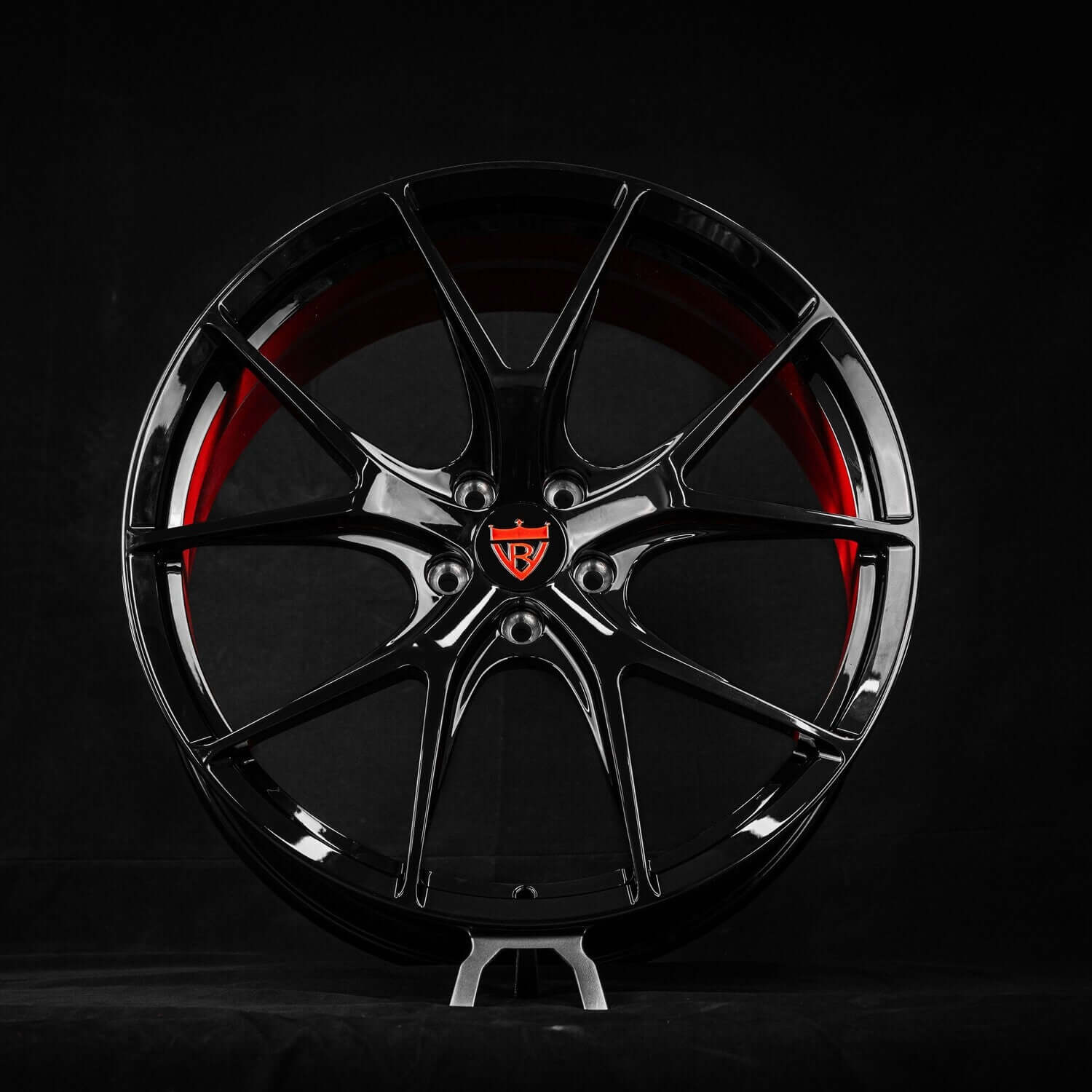 Custom forged monoblock performance wheel RV-MR05 for Mercedes-Benz, featuring lightweight design and sleek black finish.