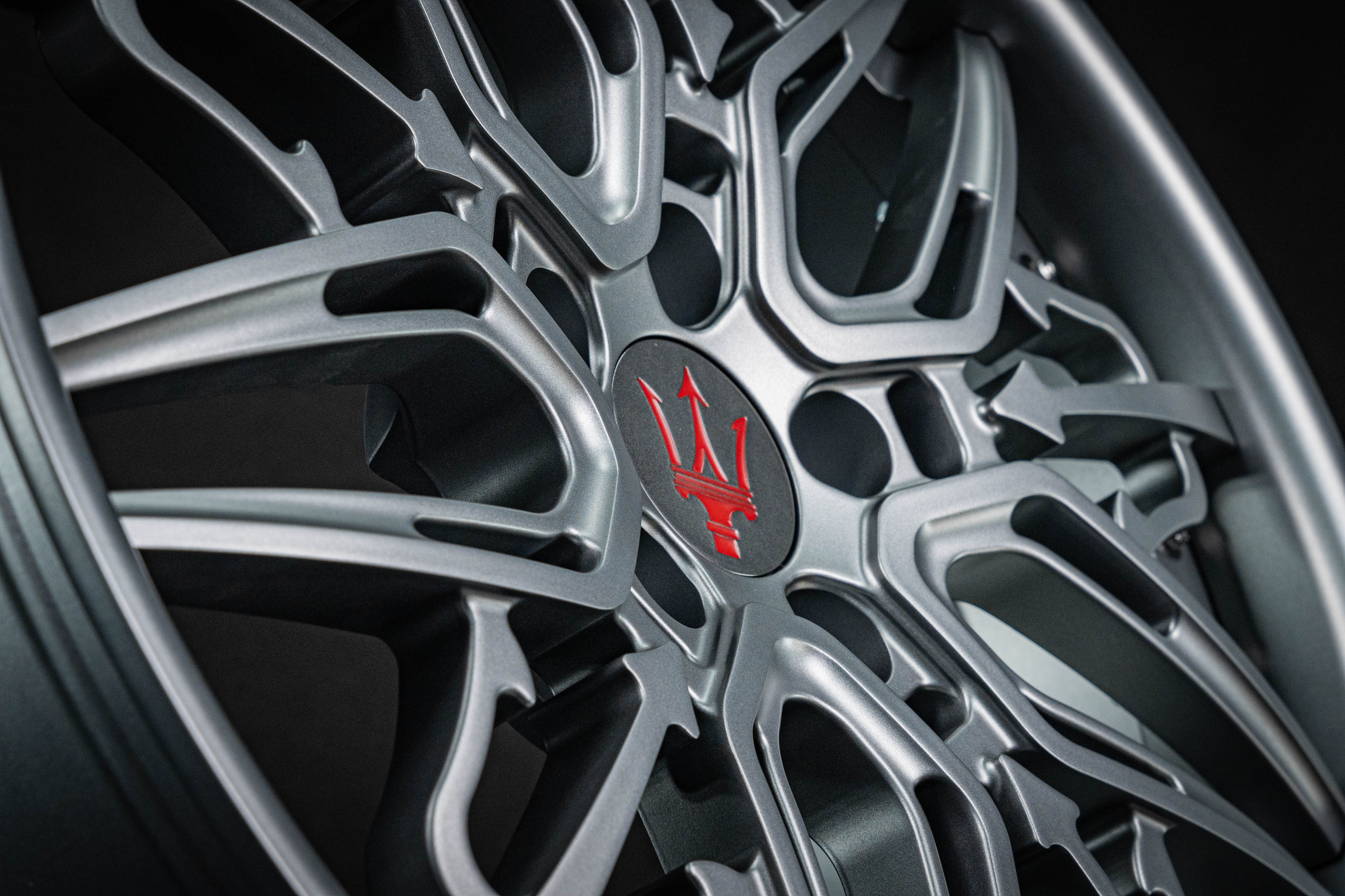 2015 Maserati Quattro Custom 2pc Matte Gunmental Gray Finish and Chrome Screws RV-MR01 Series RVRN Wheel Forged