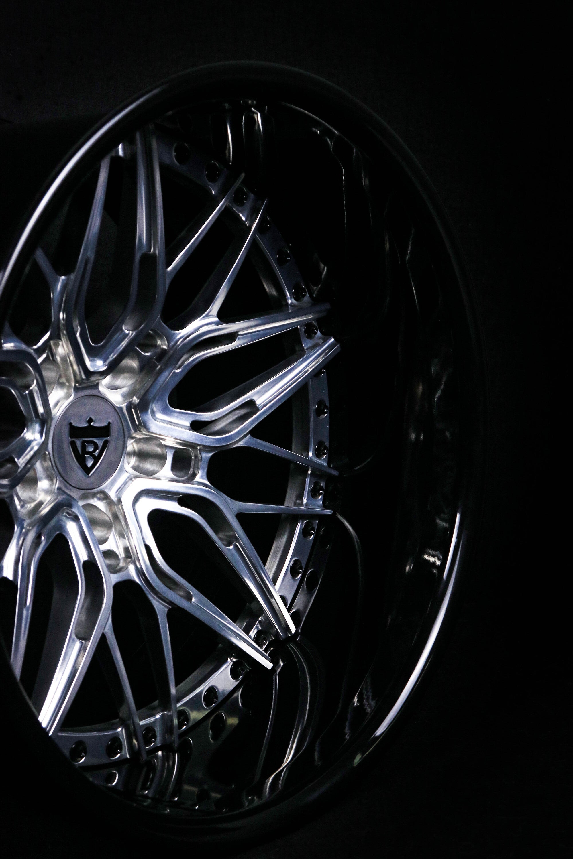 Details of High-performance deep dish rims for Corvette C3 custom forged wheels