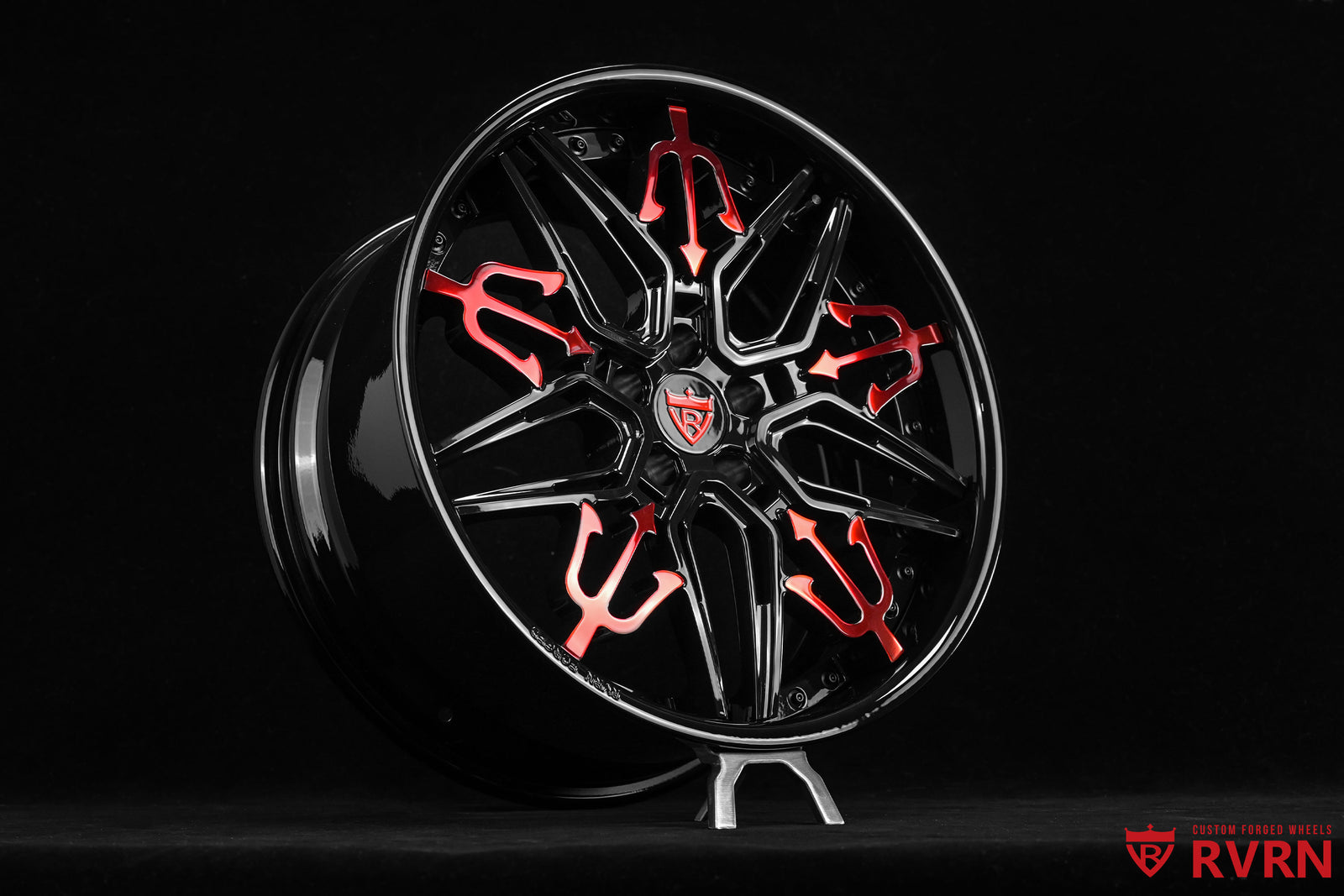 Custom Maserati Ghibli 20 inch wheels featuring striking red and black rims, ideal for enhancing performance and style.